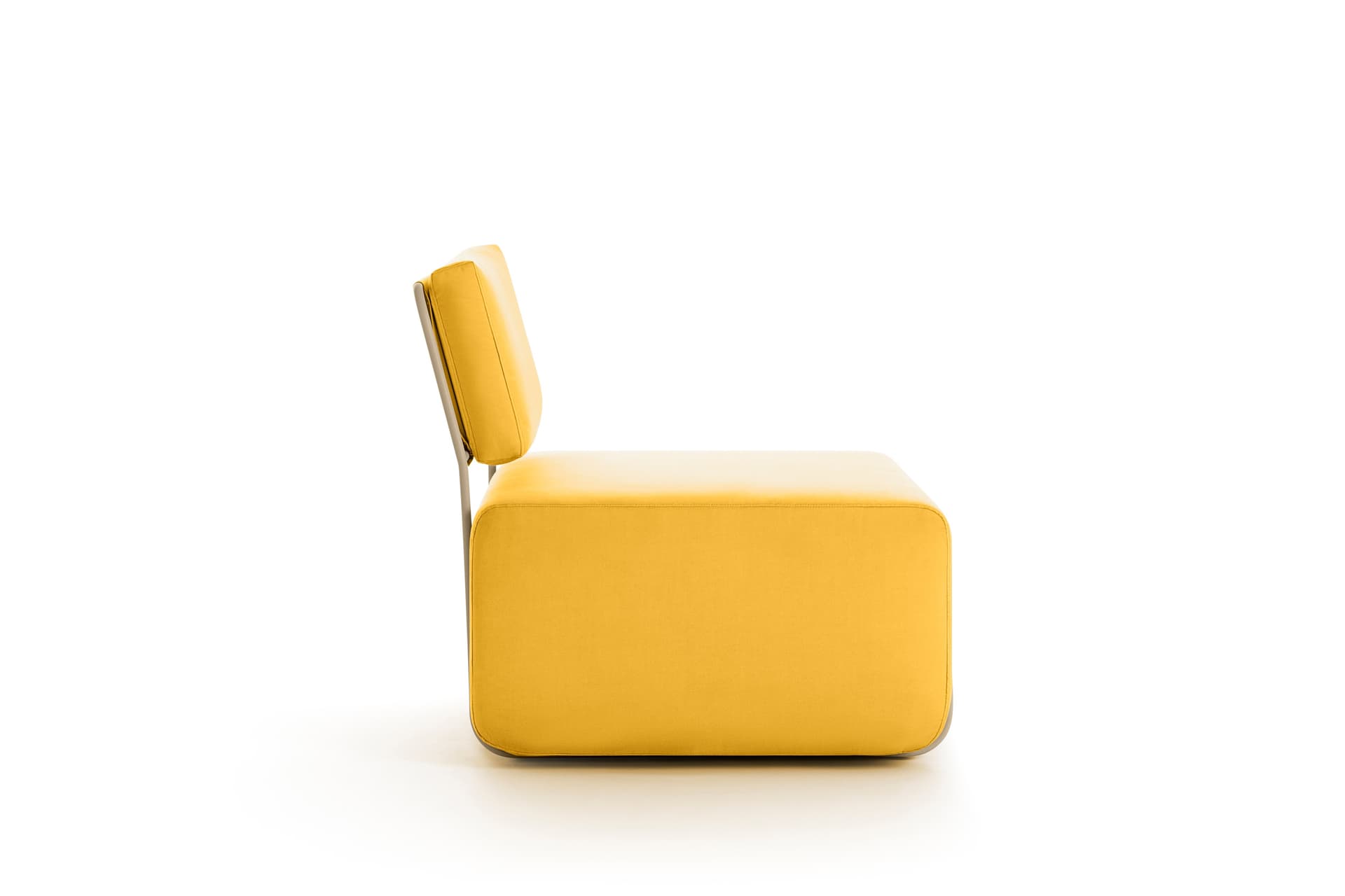 Diabla
LILLY
Fabric armchair — 38