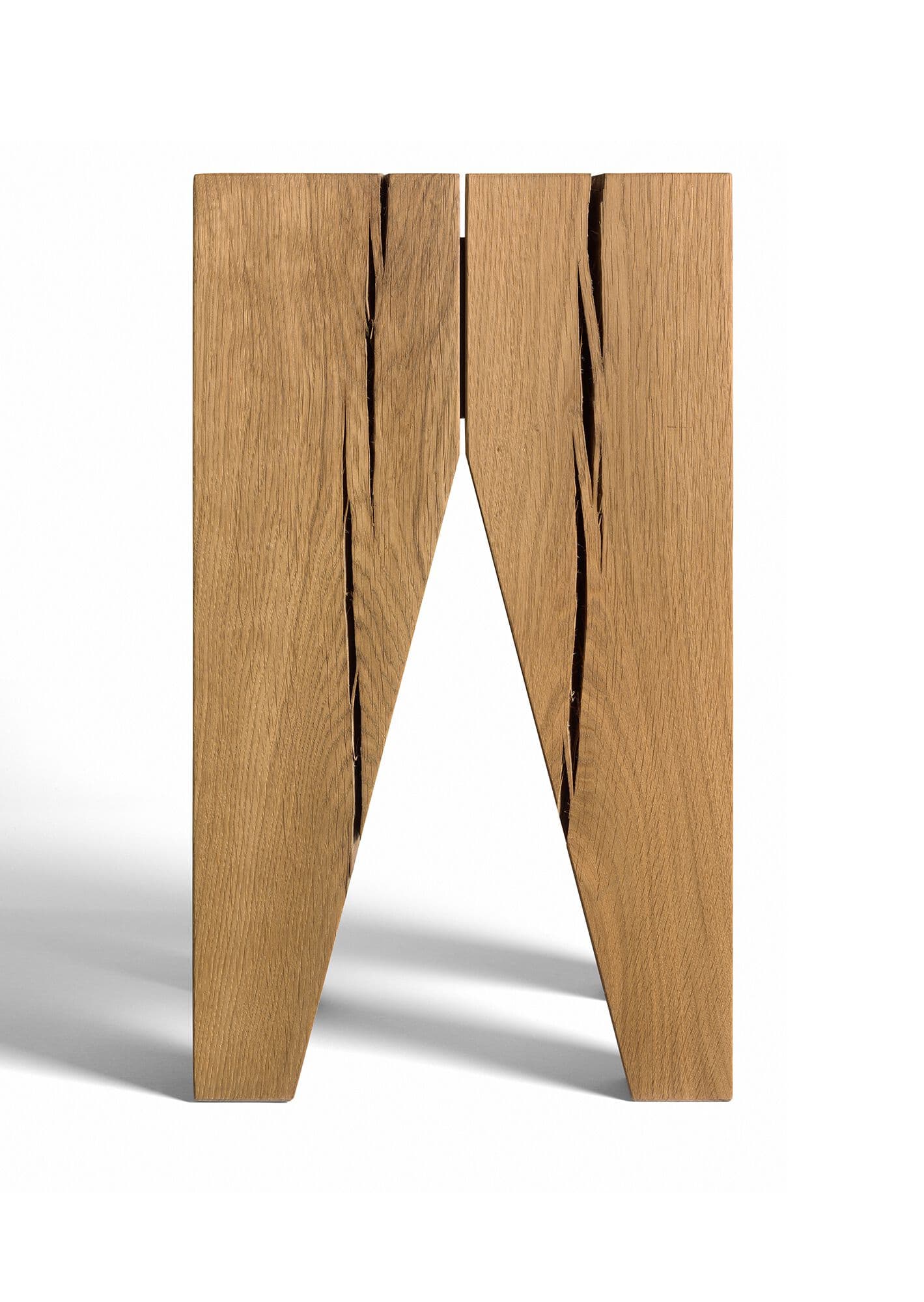 E15
BACKENZAHN™
Solid wood stool — 10