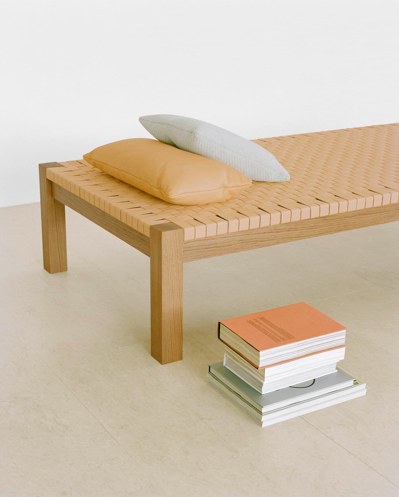 E15
THEBAN
Day bed — 4