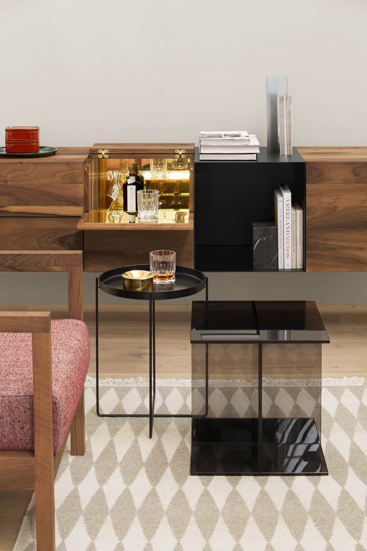 E15
VIER
Glass coffee table — 7
