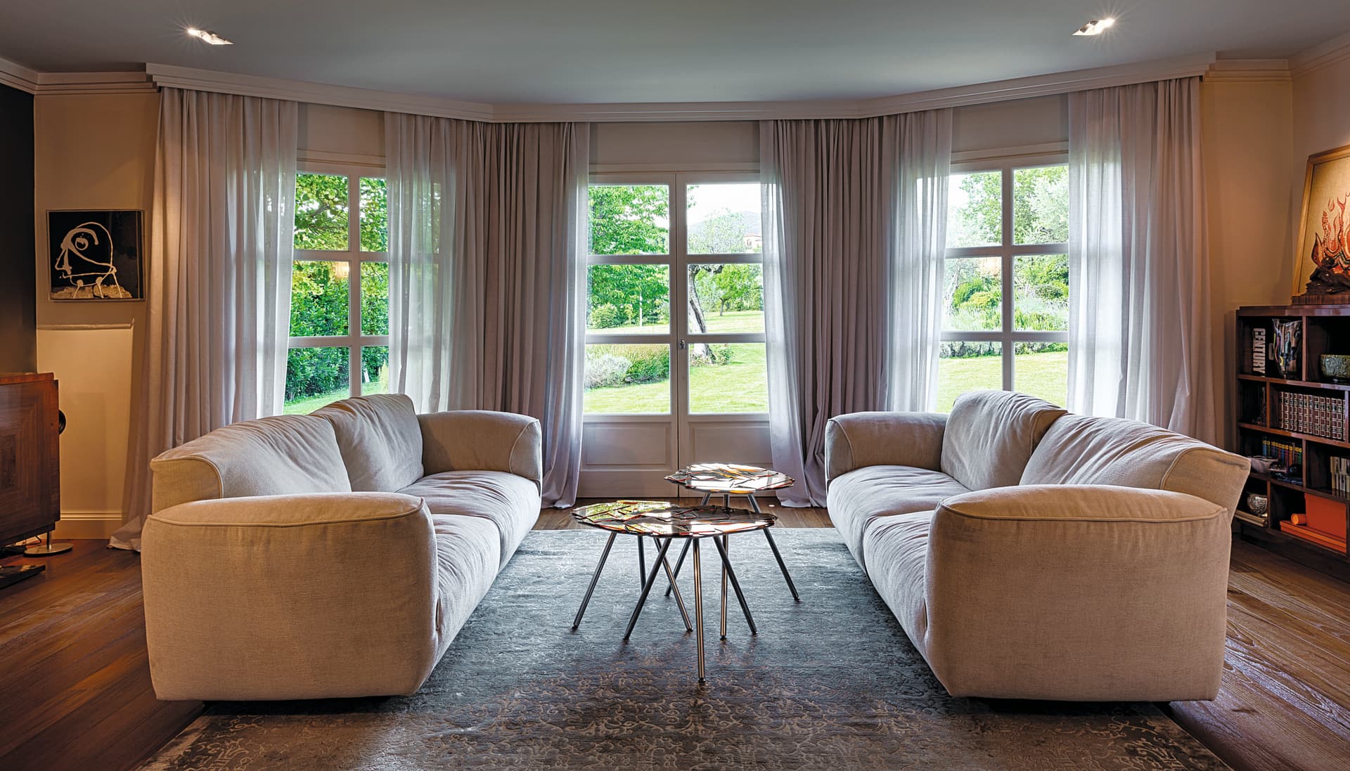 Edra
BRASILIA
Table — 16