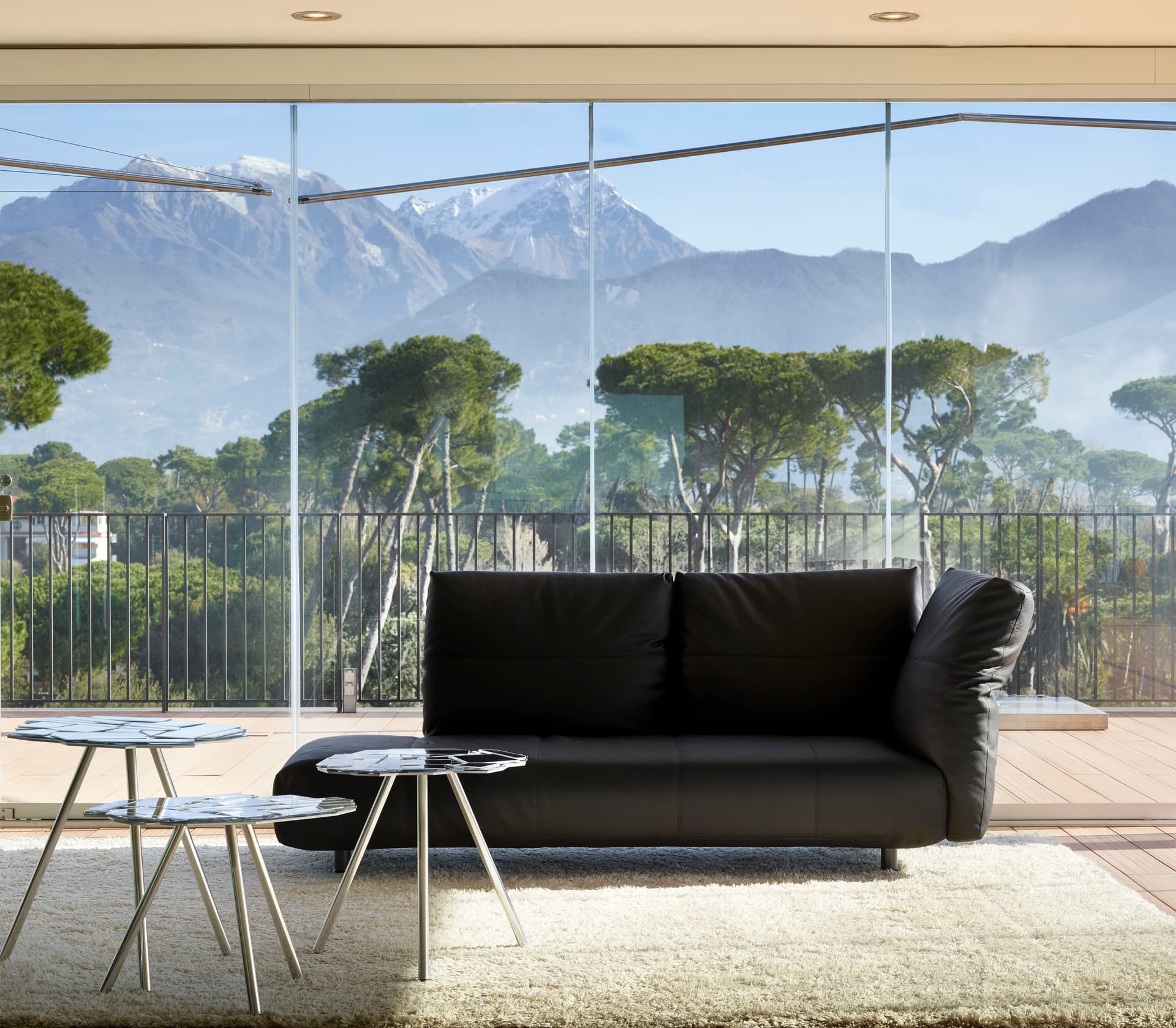 Edra
BRASILIA
Table — 17