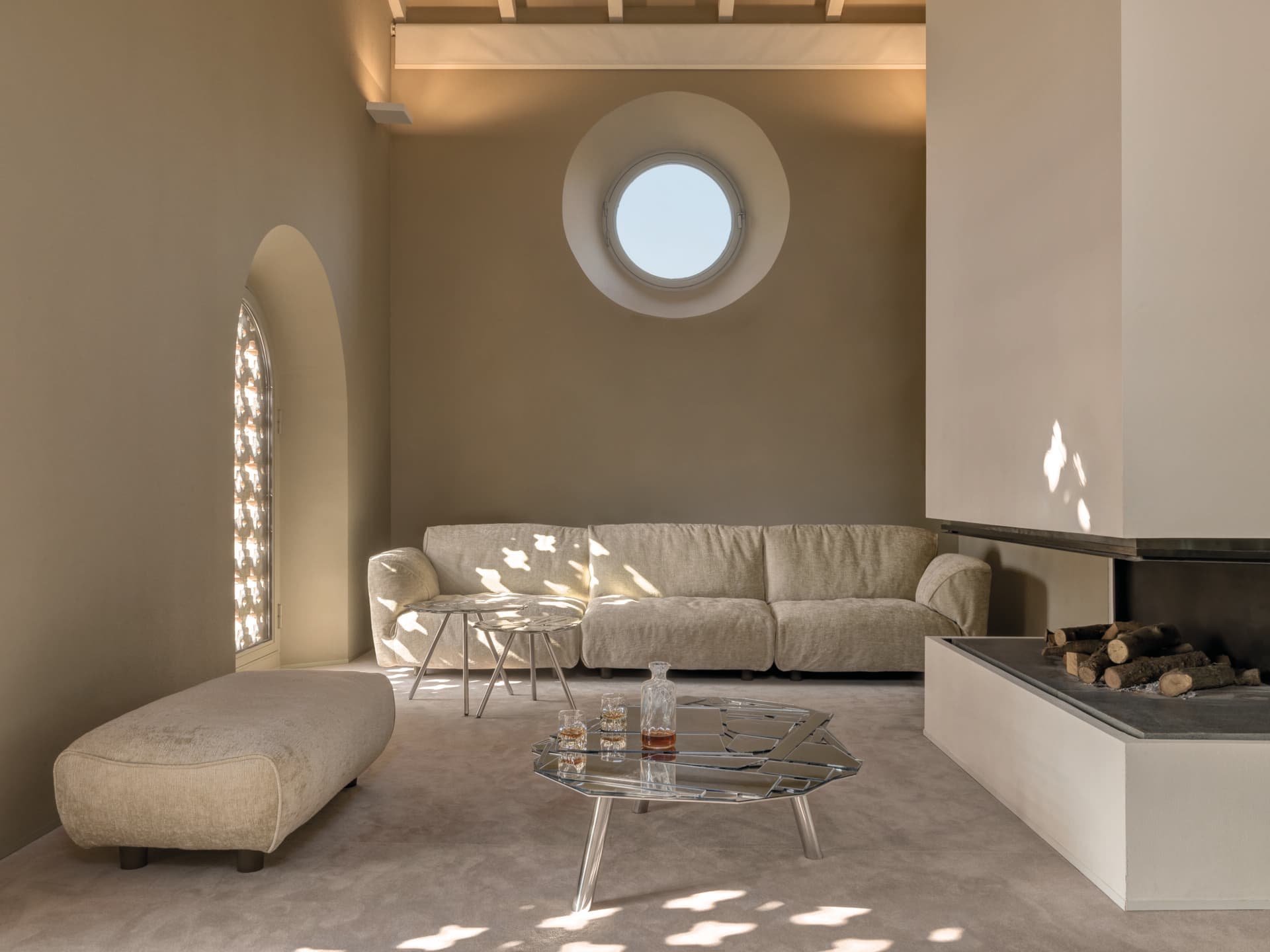 Edra
BRASILIA
Table — 18