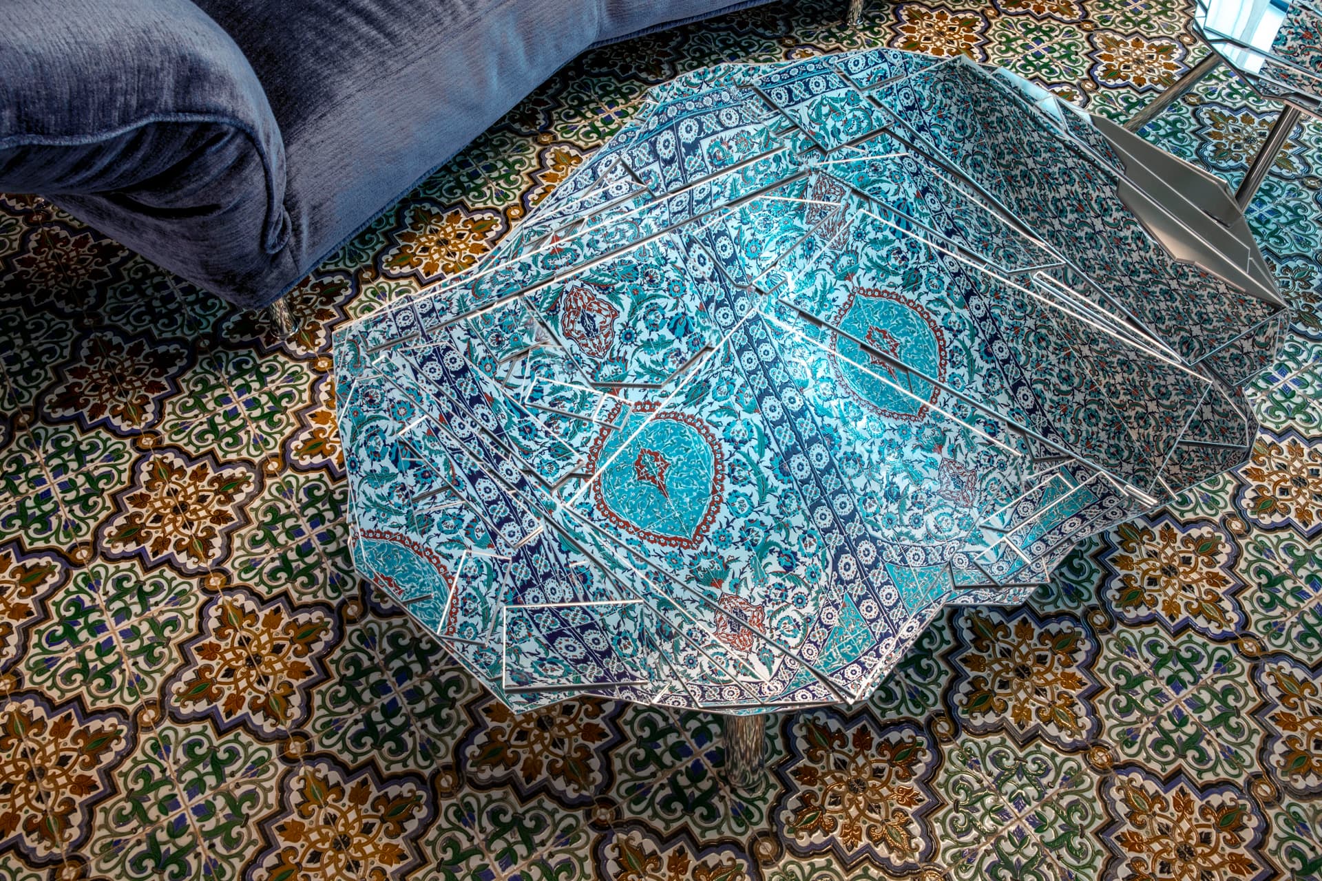 Edra
BRASILIA
Table — 7