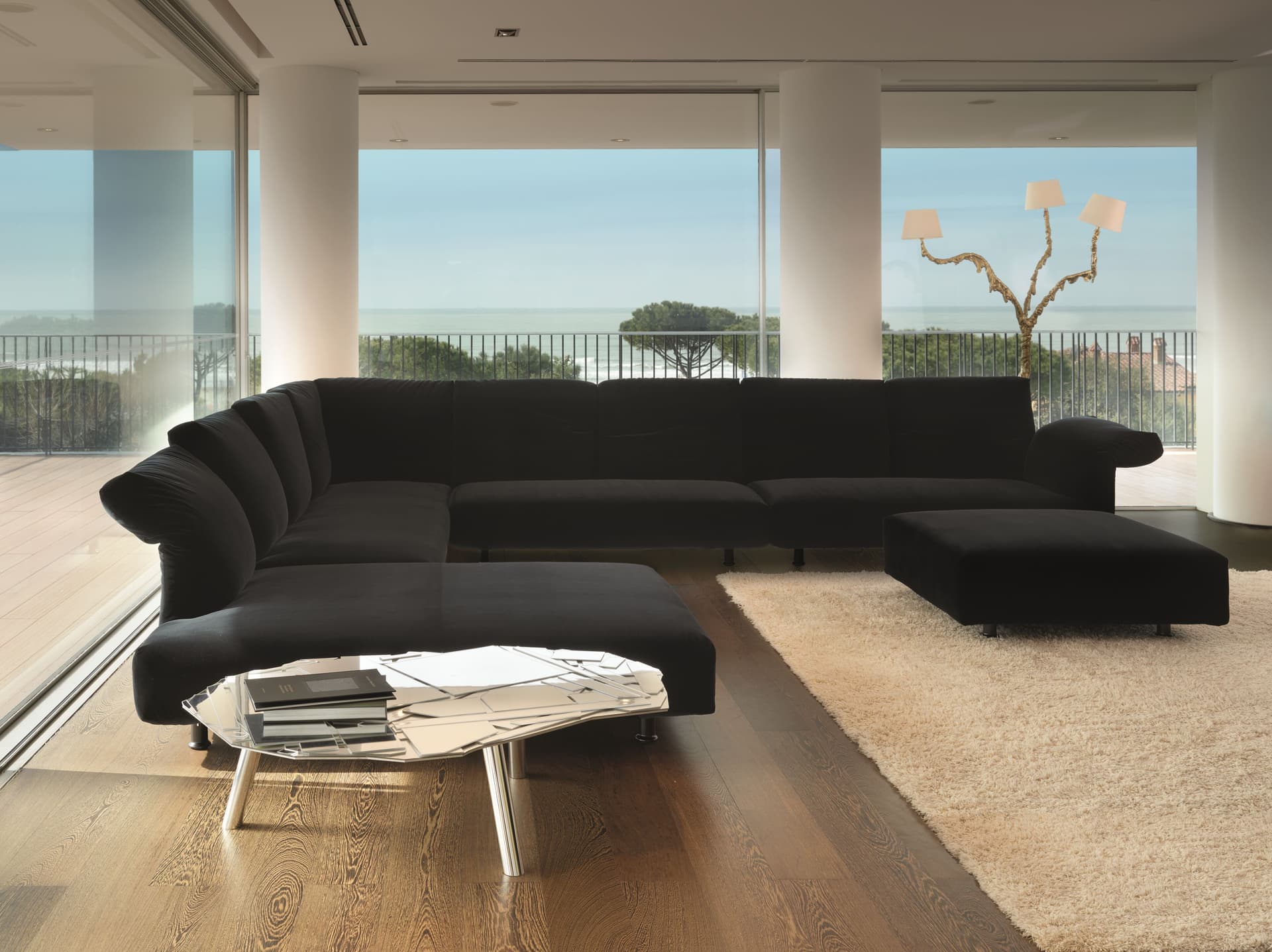 Edra
BRASILIA
Table — 10
