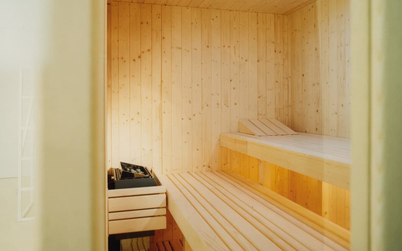 EFFEGIBI
AUKI
Finnish sauna — 4