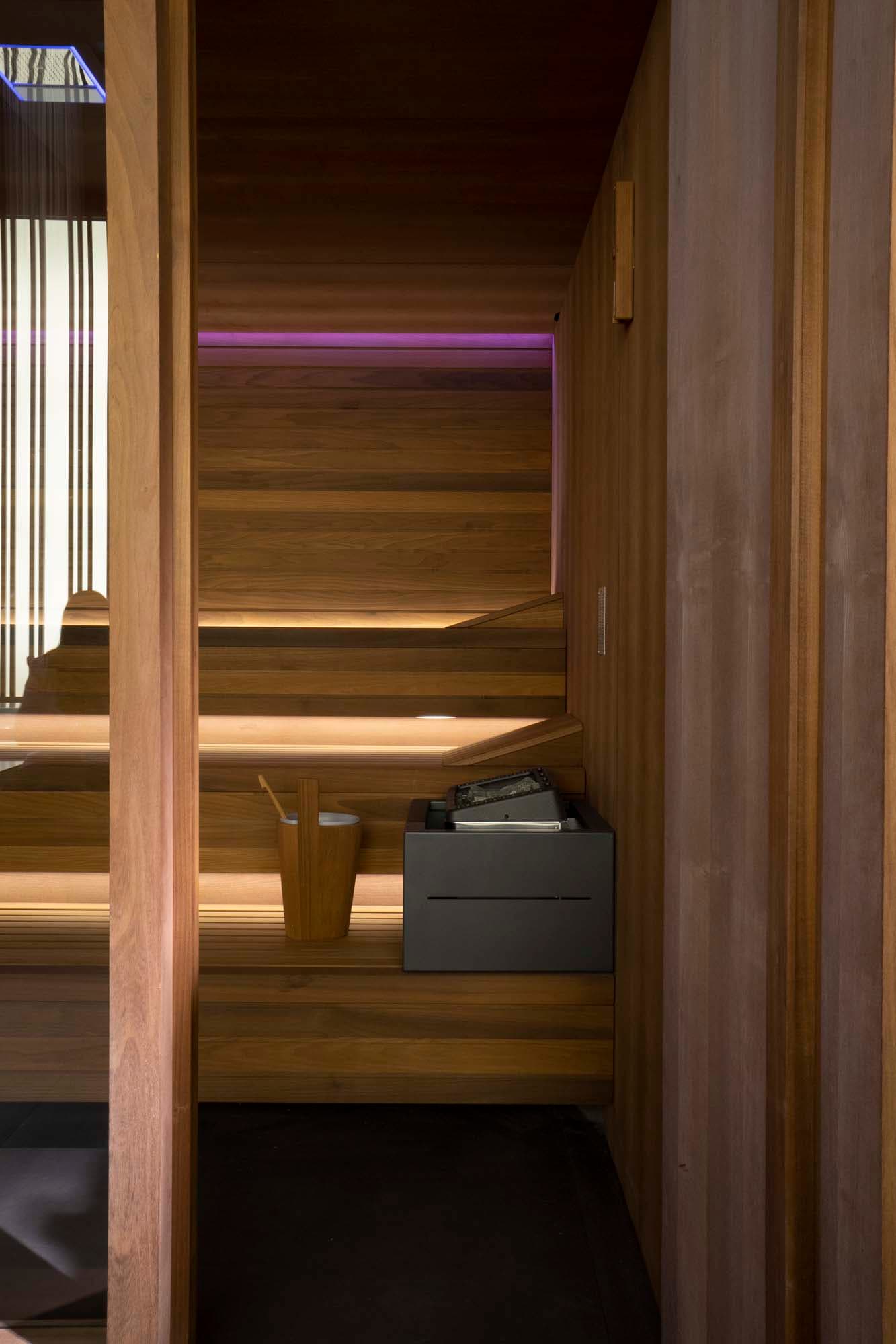 EFFEGIBI
YOKU
Sauna — 6