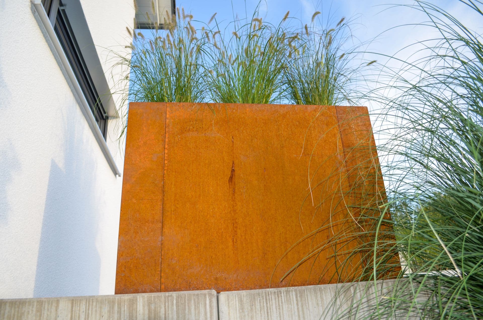 ELEO
MANAROLA
Metal planter — 6