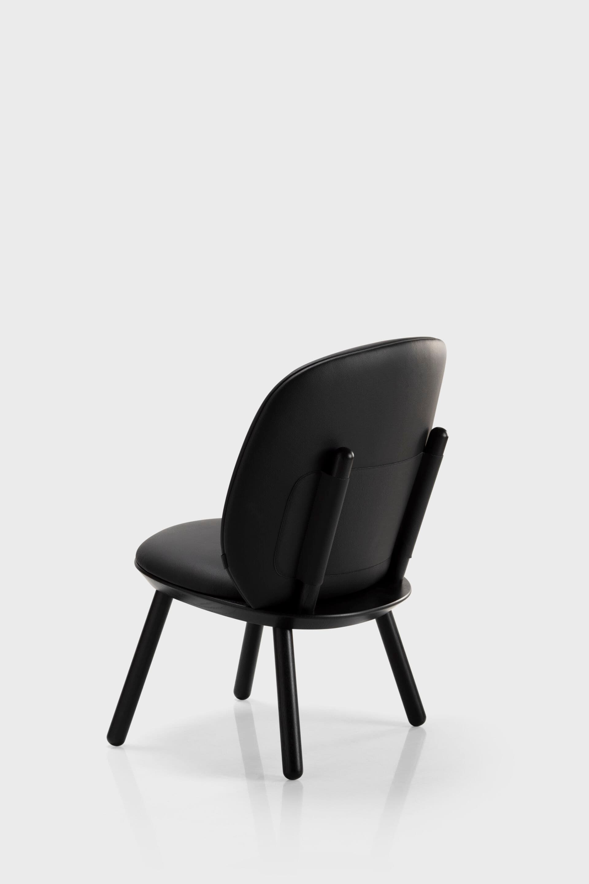 EMKO
NAÏVE
Leather armchair — 2
