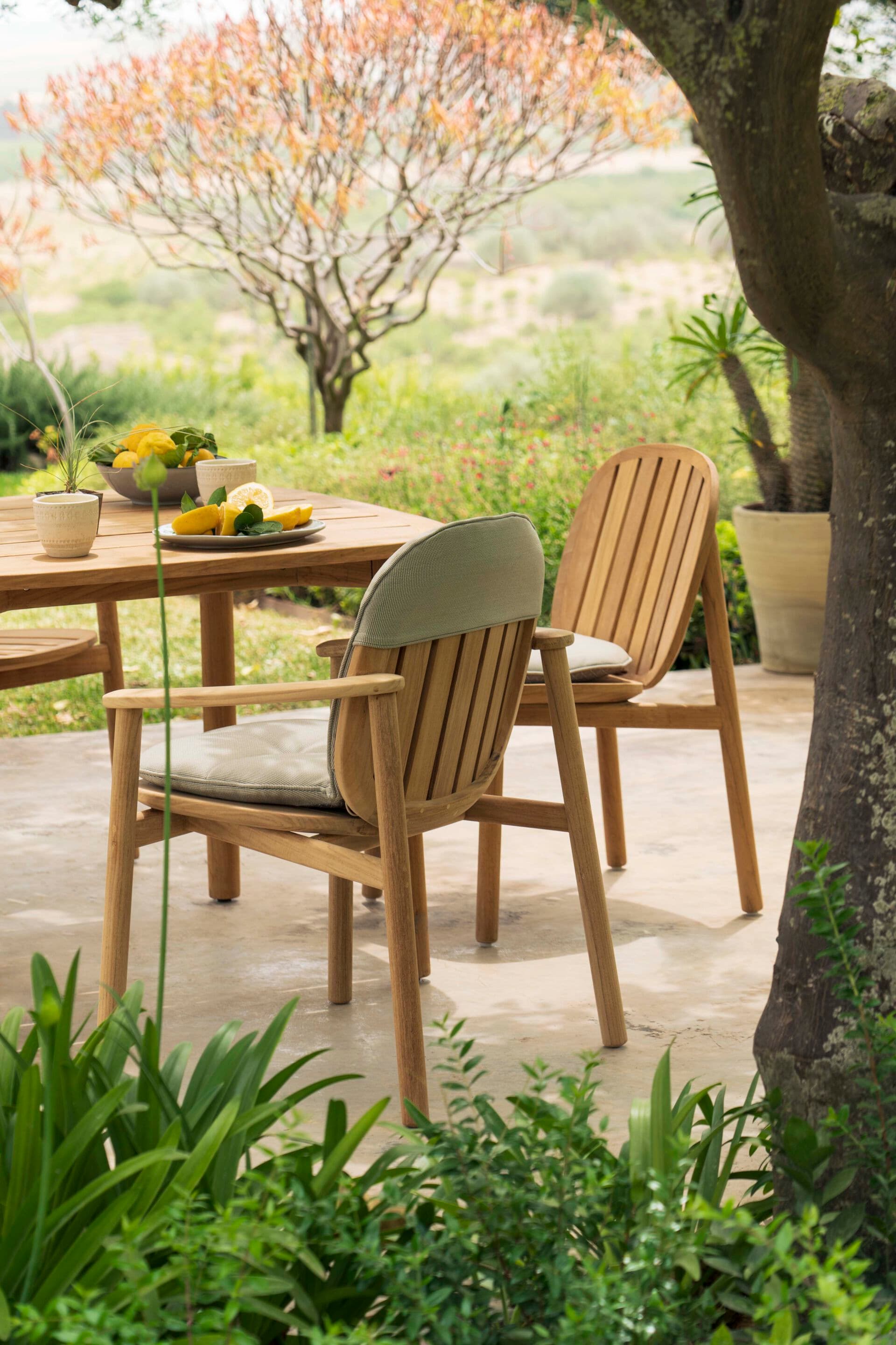 Emu
TWINS
Teak garden chair — 37