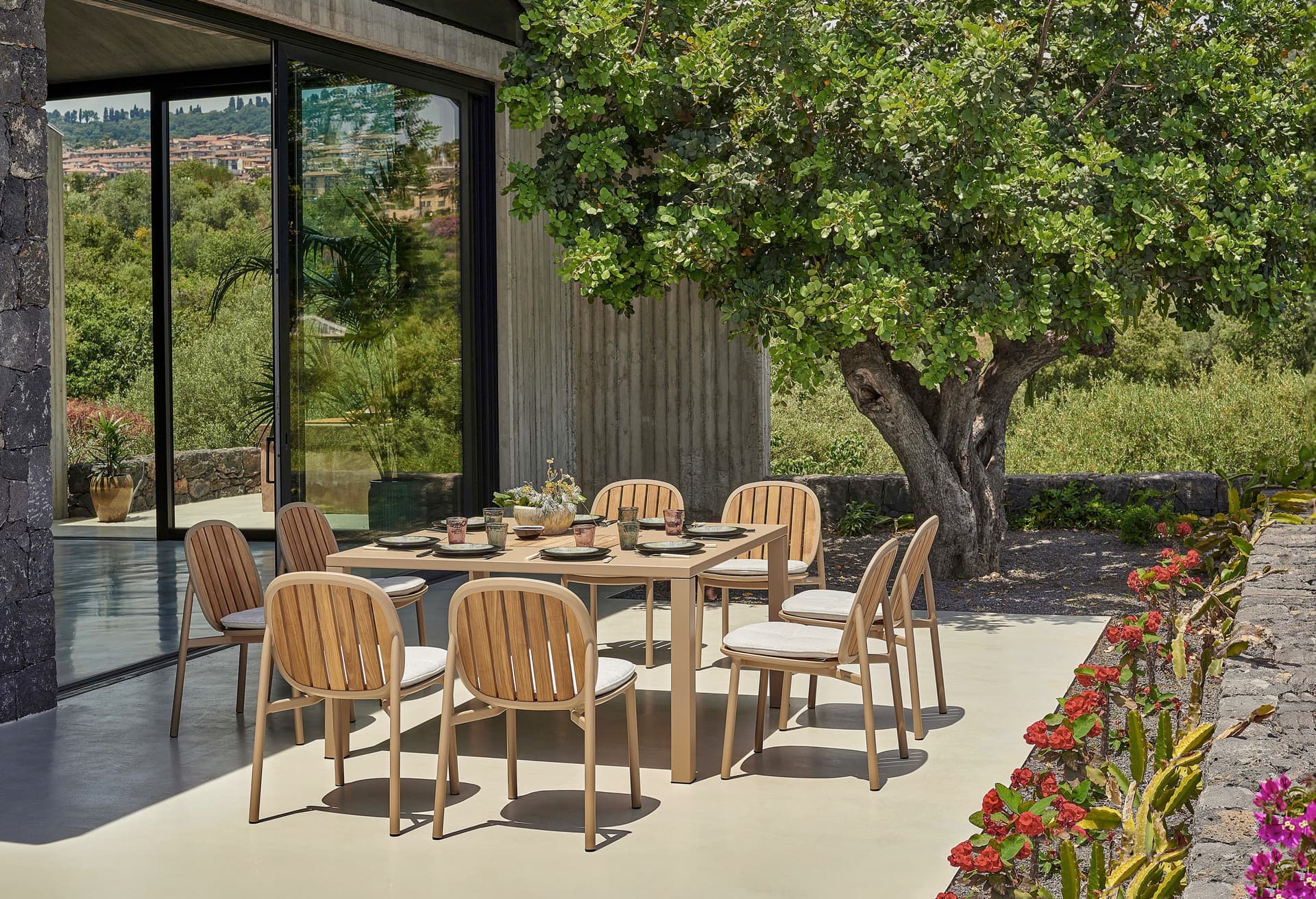 Emu
TWINS
Teak garden chair — 39