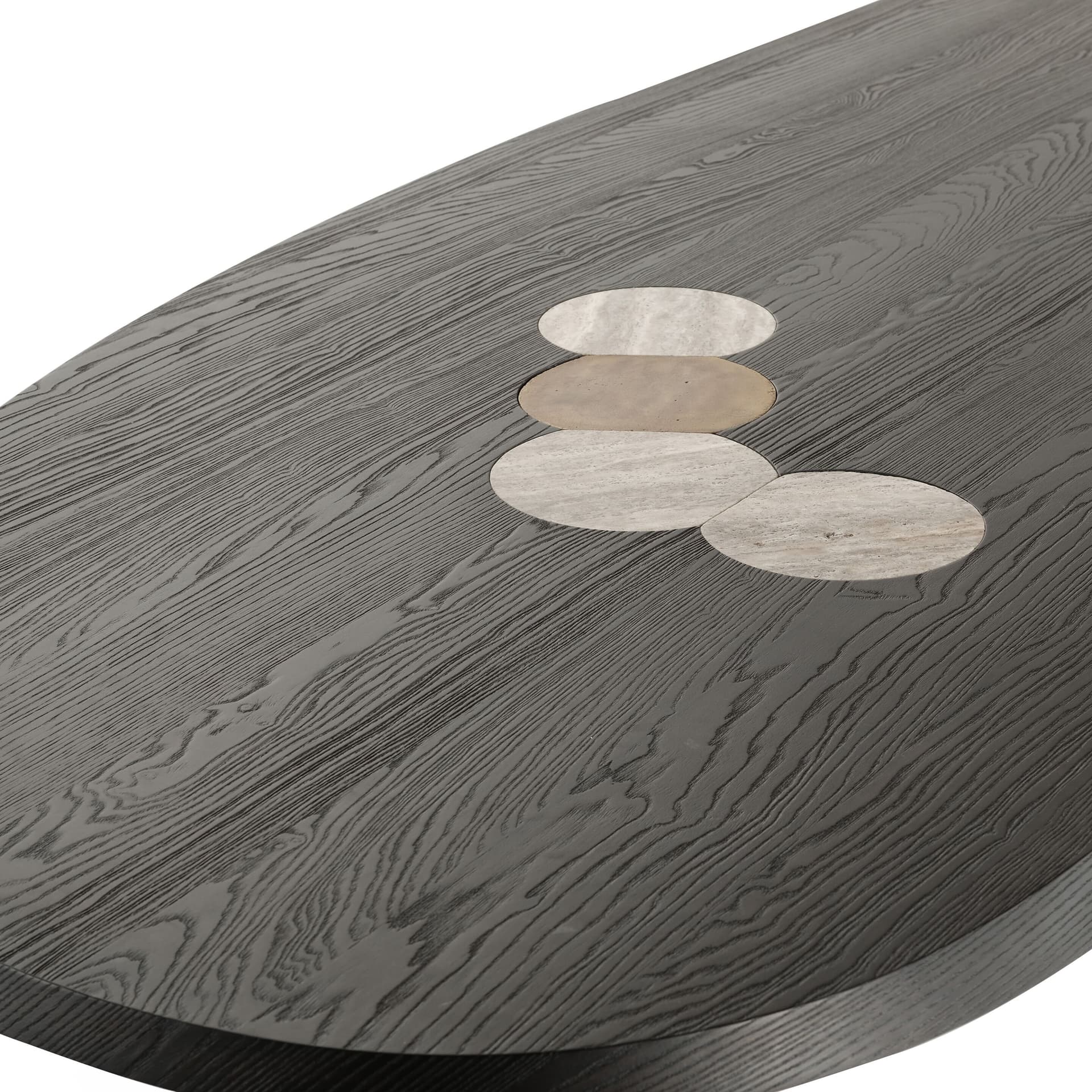 ENNE
ROSS
Oval wooden table — 6