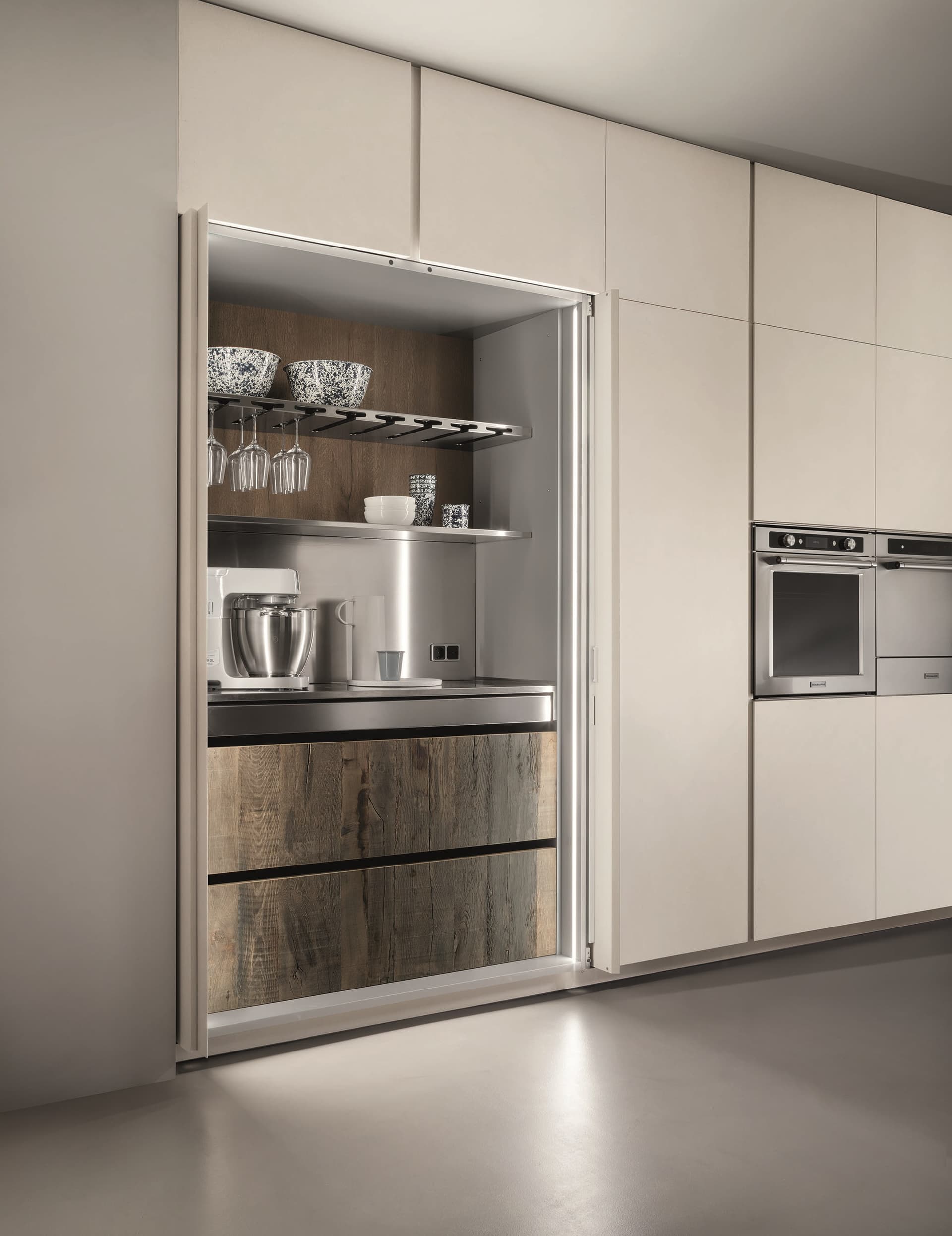 ERNESTOMEDA
OBLIQUA
Kitchen — 9