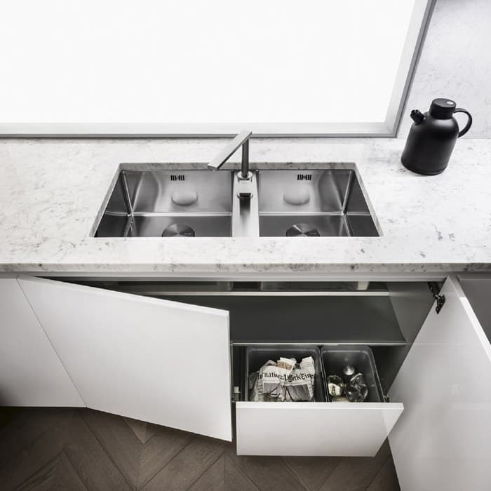 ERNESTOMEDA
ONE
Linear kitchen — 3