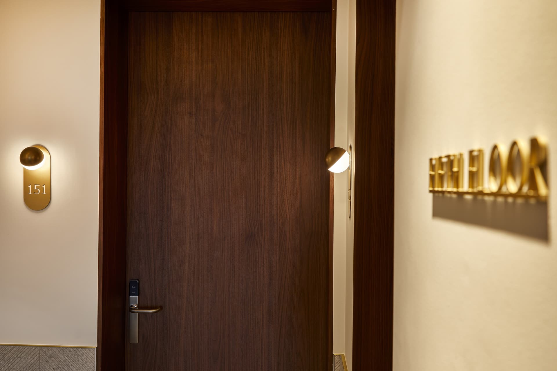Estiluz
ALFI
LED metal wall lamp — 4