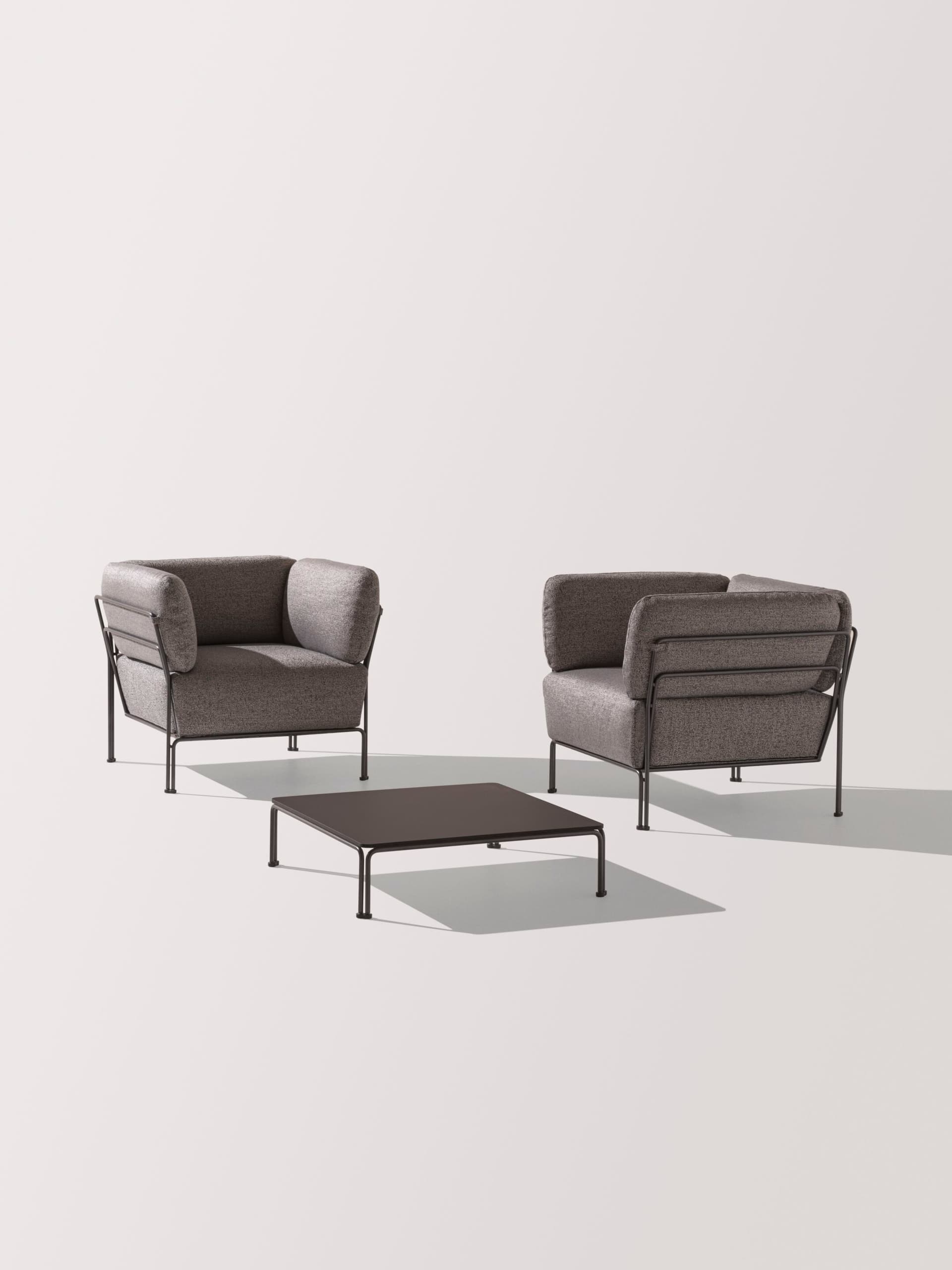 Et al.
ARI 1302
Fabric armchair — 13