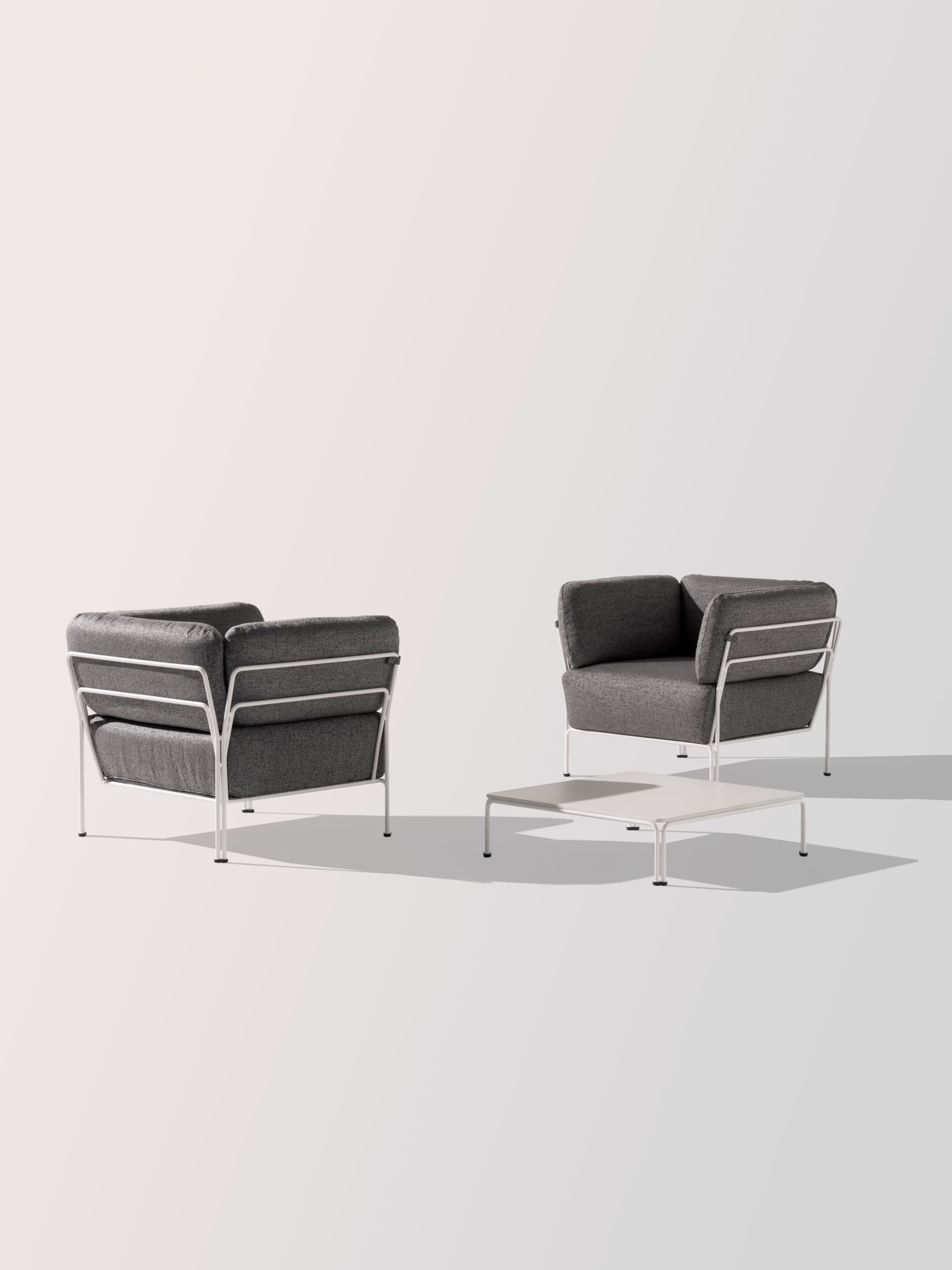 Et al.
ARI 1302
Fabric armchair — 8
