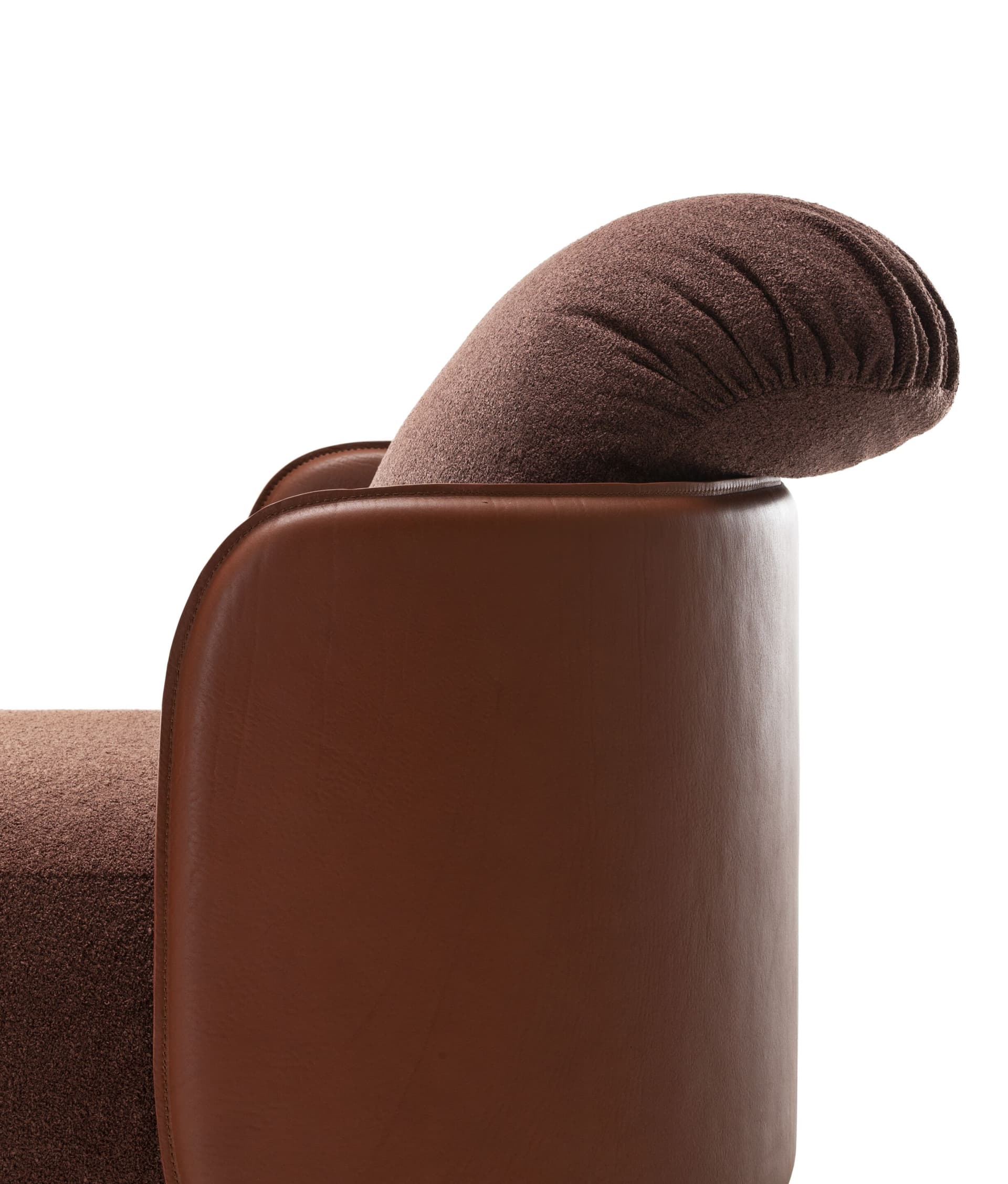 Exteta
MOCHI
Fabric armchair — 11
