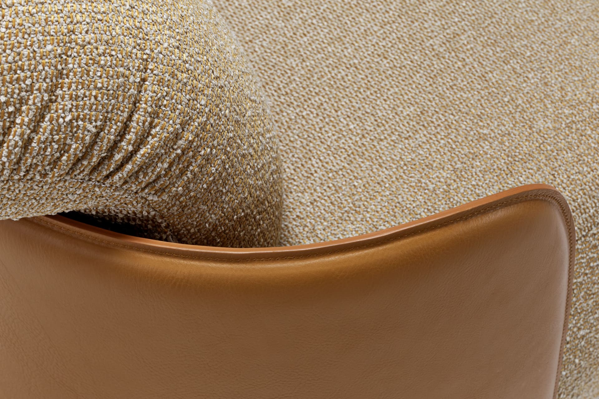 Exteta
MOCHI
Fabric armchair — 15