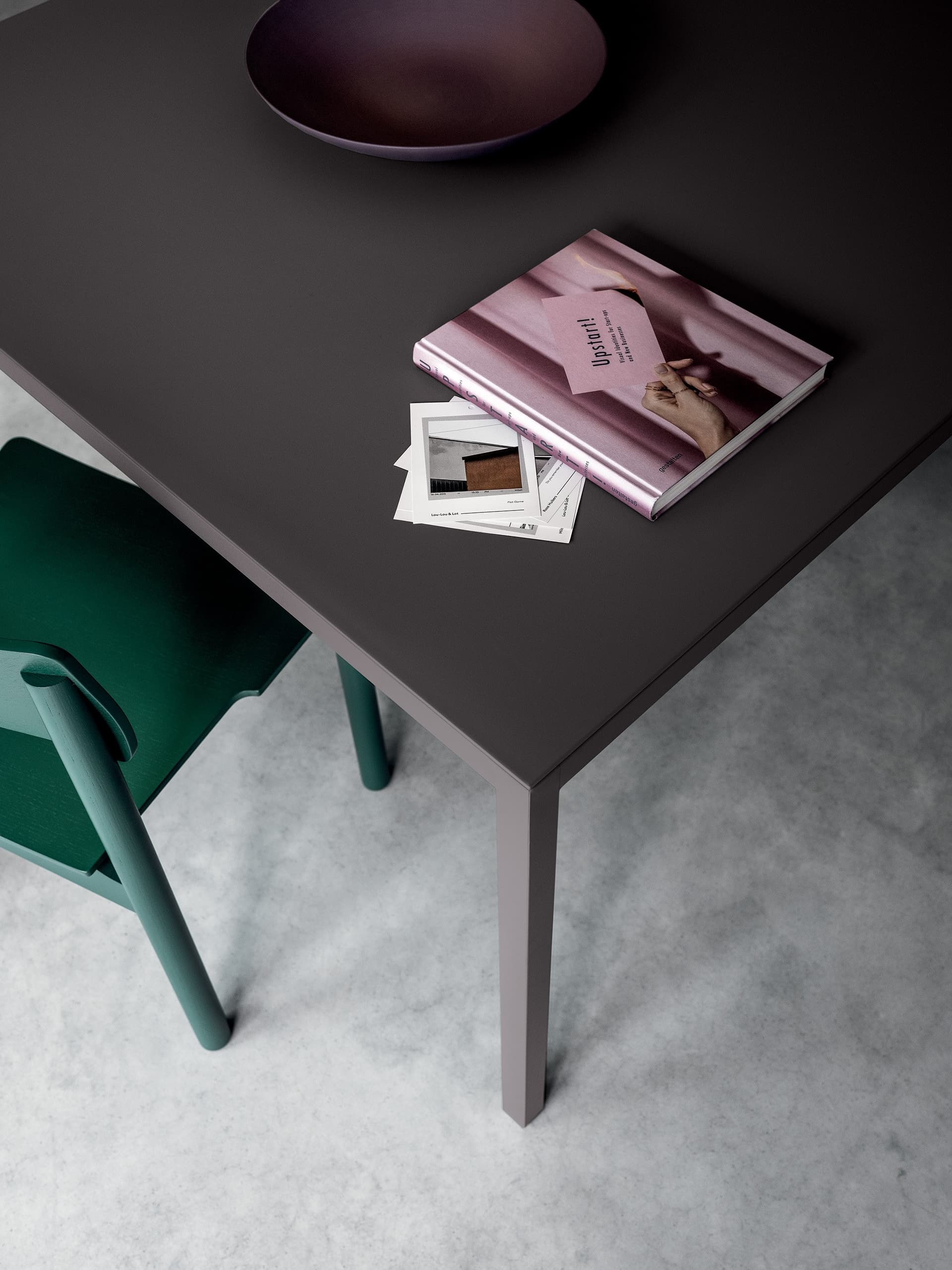 Fantin
FRAME
Square metal table — 3