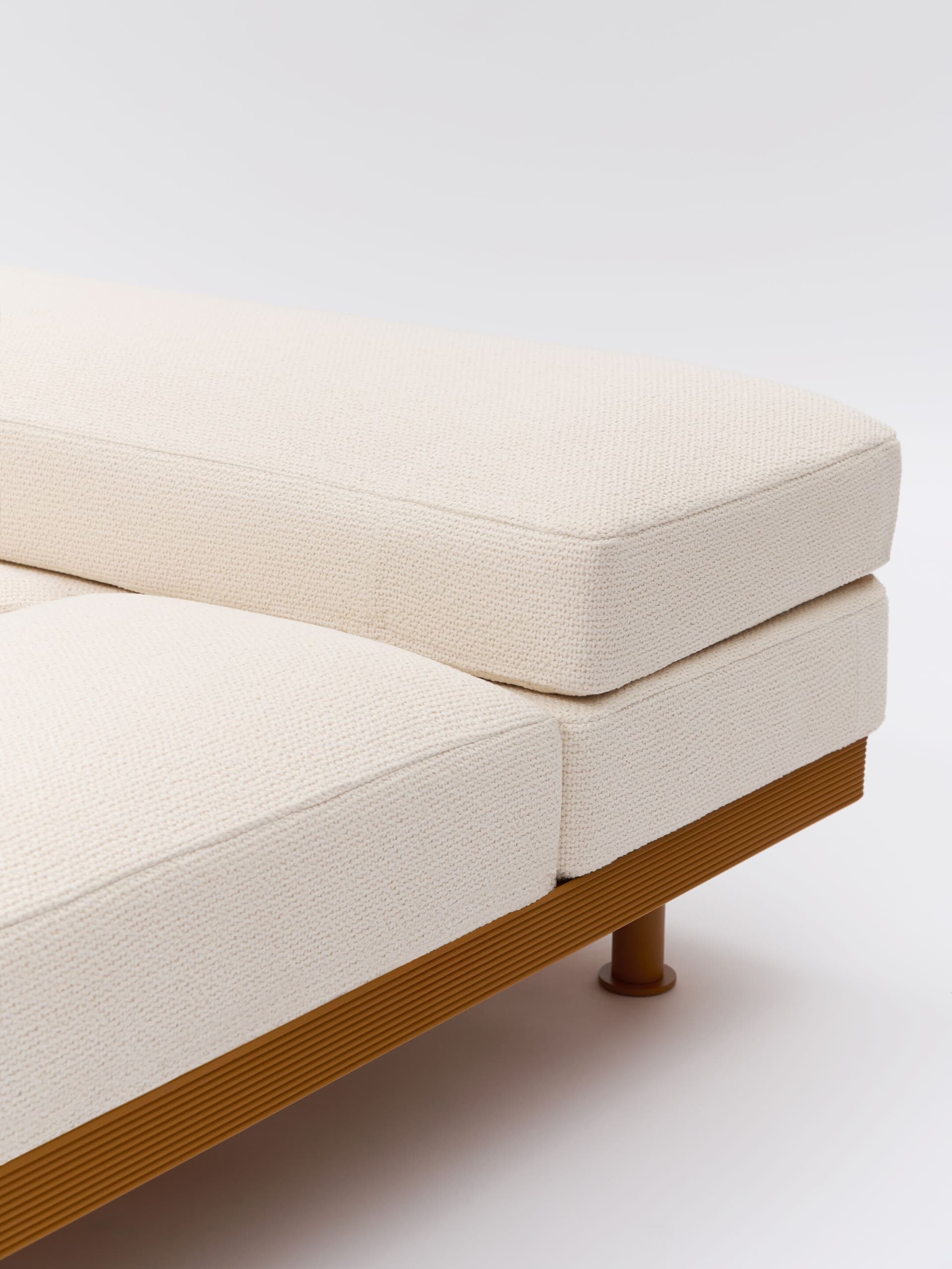 FAST
UNDUETRE
Garden sofa — 27