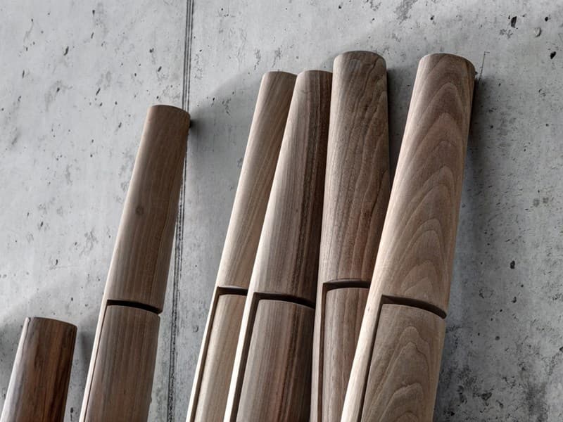 FIORONI
RASCANA
Walnut coat rack — 3