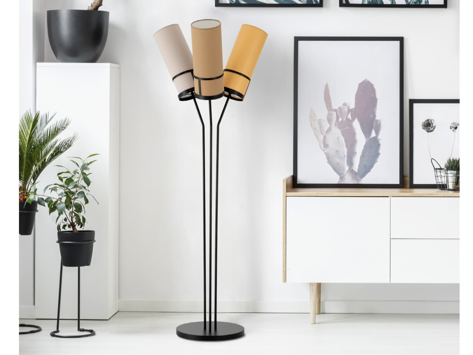 Flam & Luce
LOL
Metal floor lamp — 1