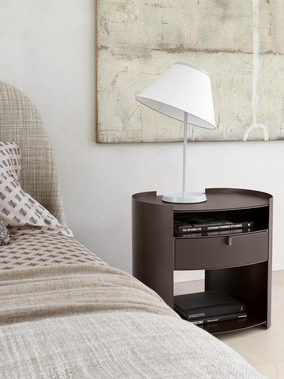 Flou
LOTUS
Metal bedside table — 5