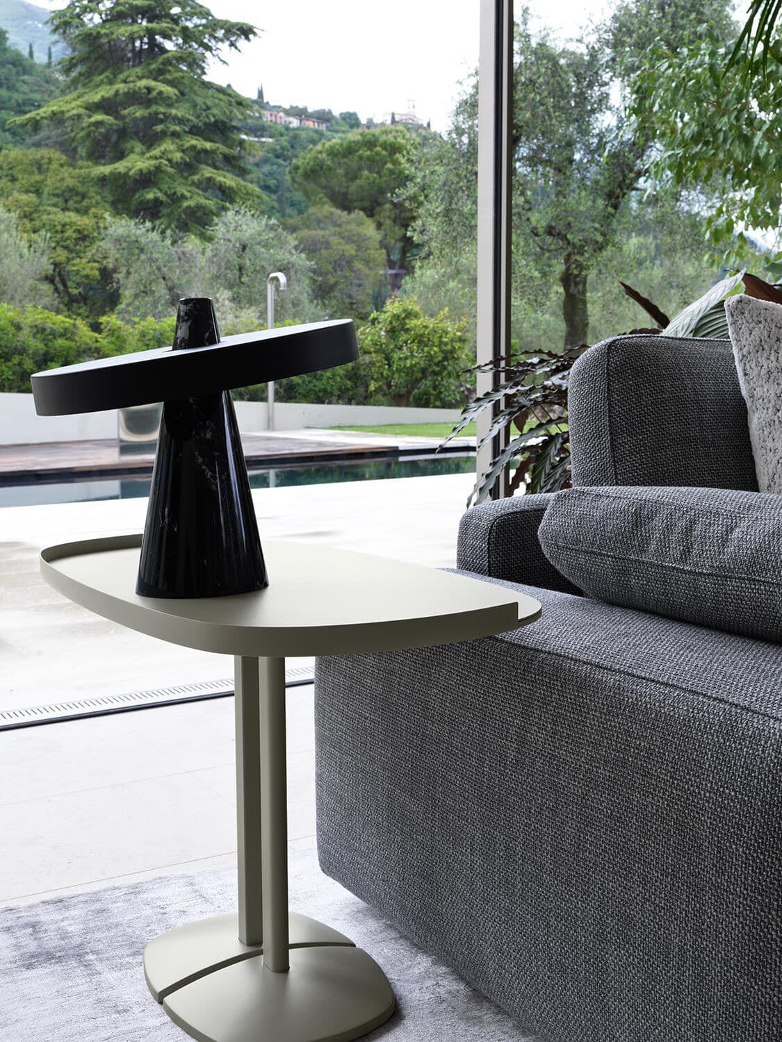 Flou
VICTORIA
Metal side table — 4