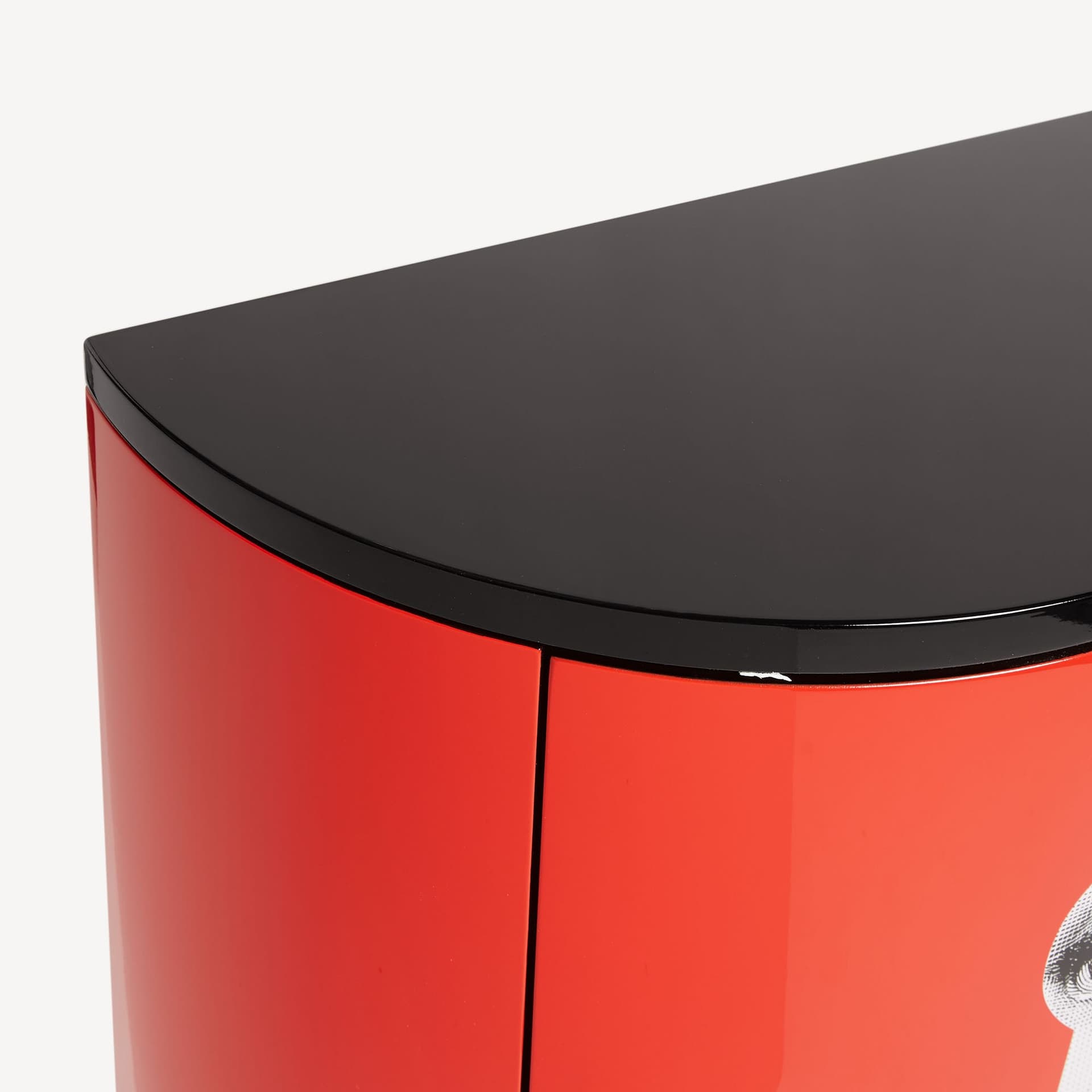 Fornasetti
SERRATURA
Console — 4
