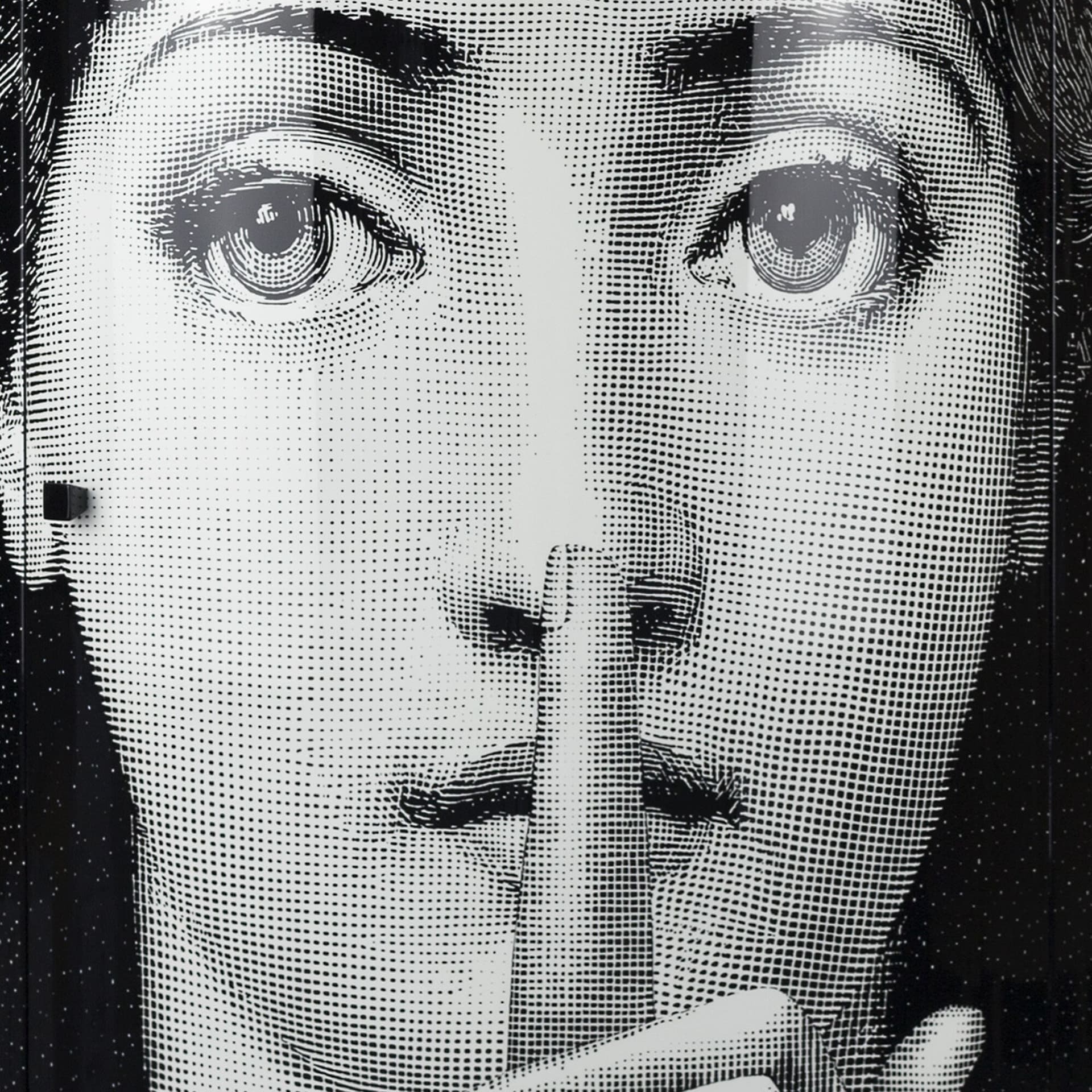 Fornasetti
SILENZIO
Console — 3