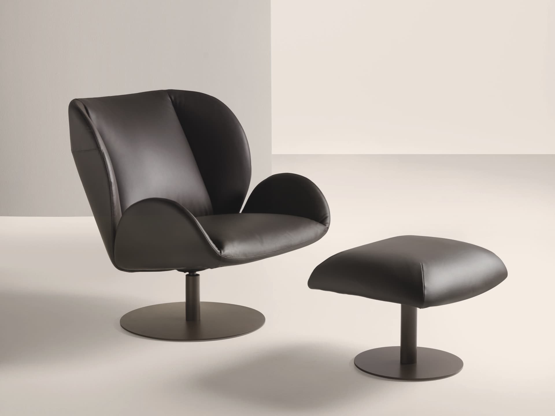 Frag
OCEAN
Swivel armchair — 1