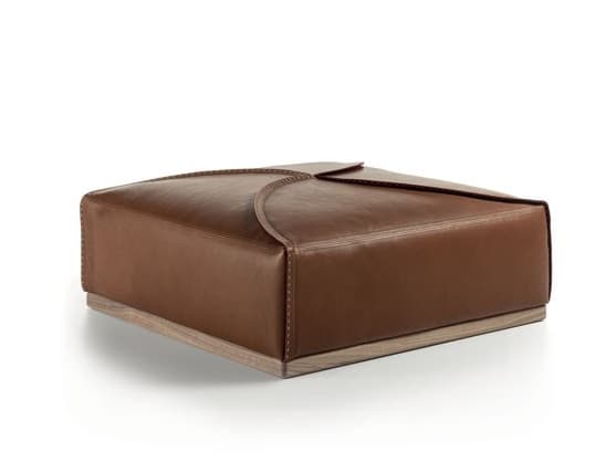 Frigerio
HELIX
Leather pouf — 1