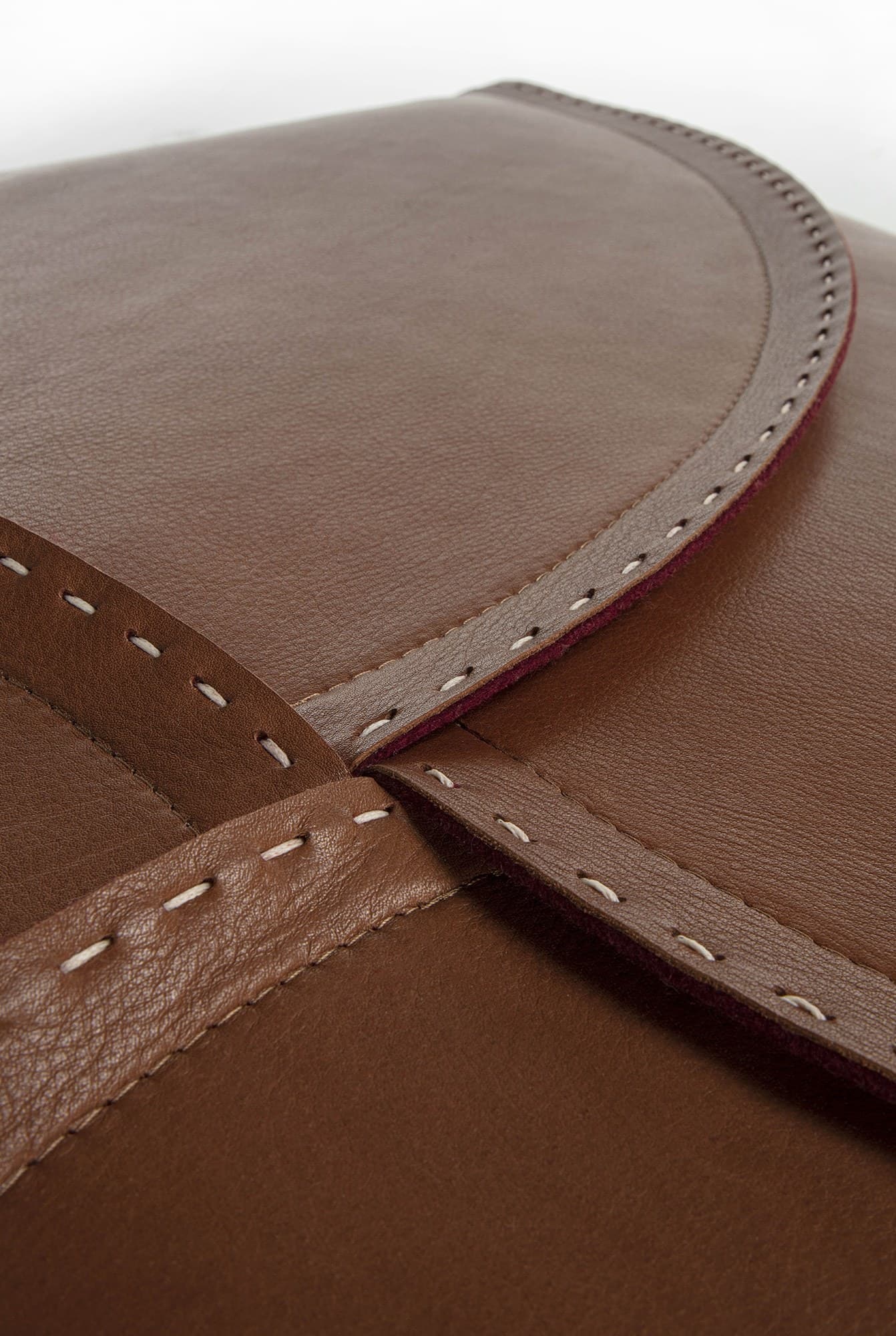 Frigerio
HELIX
Leather pouf — 4