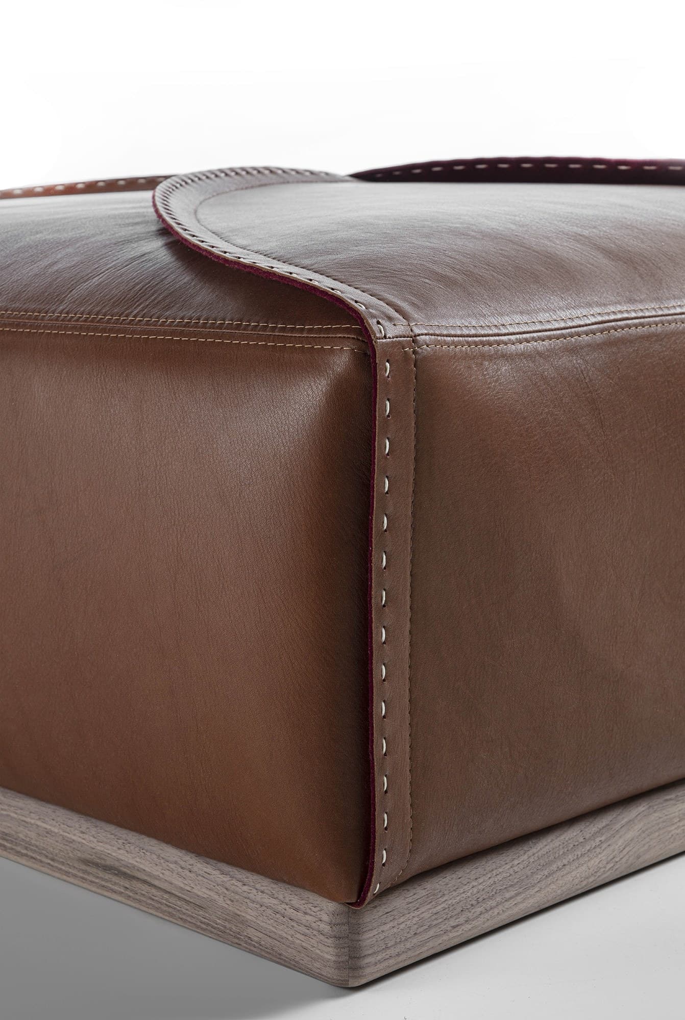 Frigerio
HELIX
Leather pouf — 5
