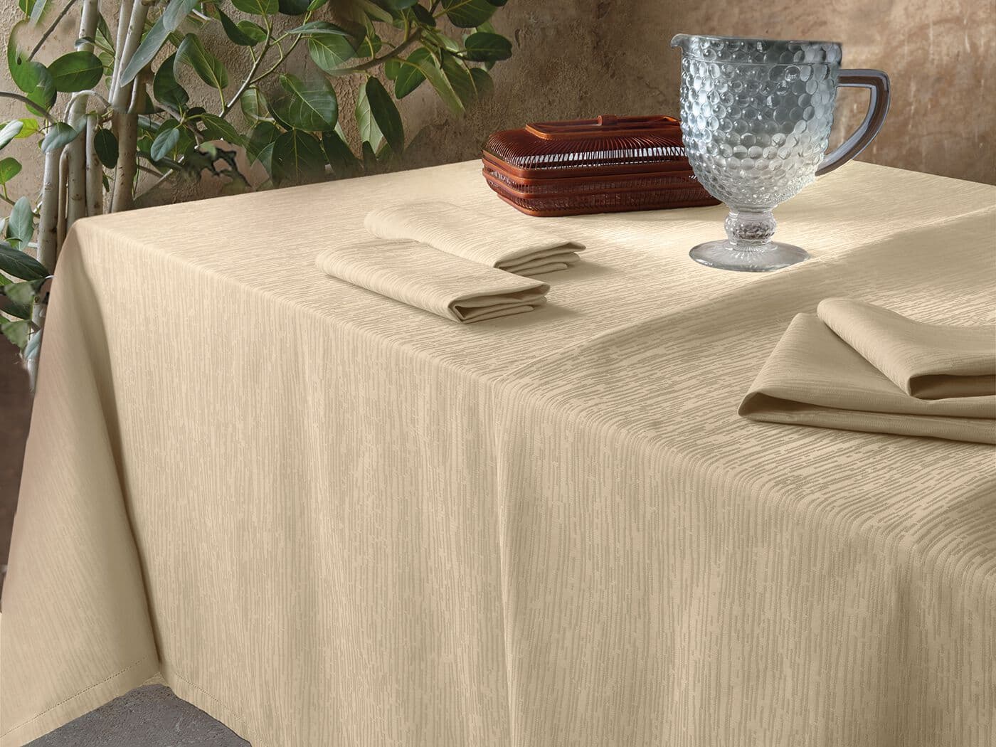 Gabel
LIA
Cotton tablecloth — 1