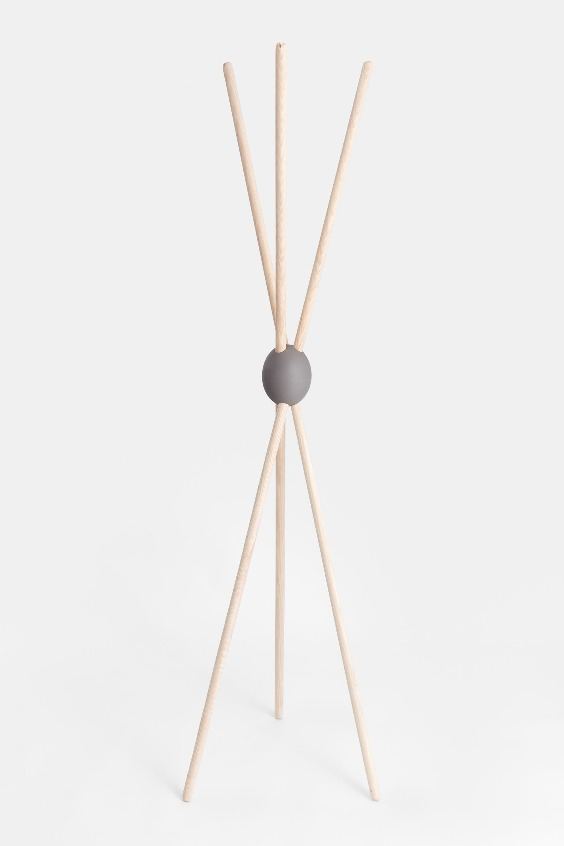 Geelli
COLOMBO
Ash coat stand