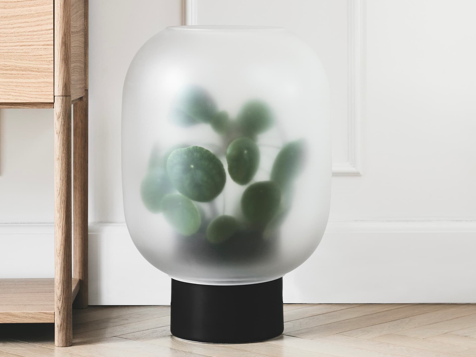 Gejst
NEBL
Frosted glass vase — 2