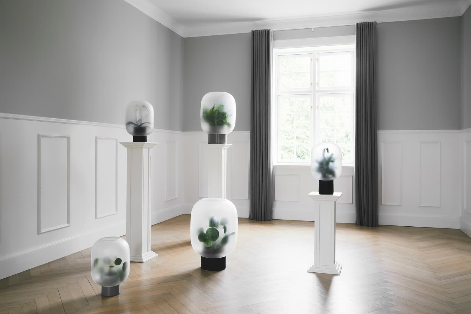 Gejst
NEBL
Frosted glass vase — 10