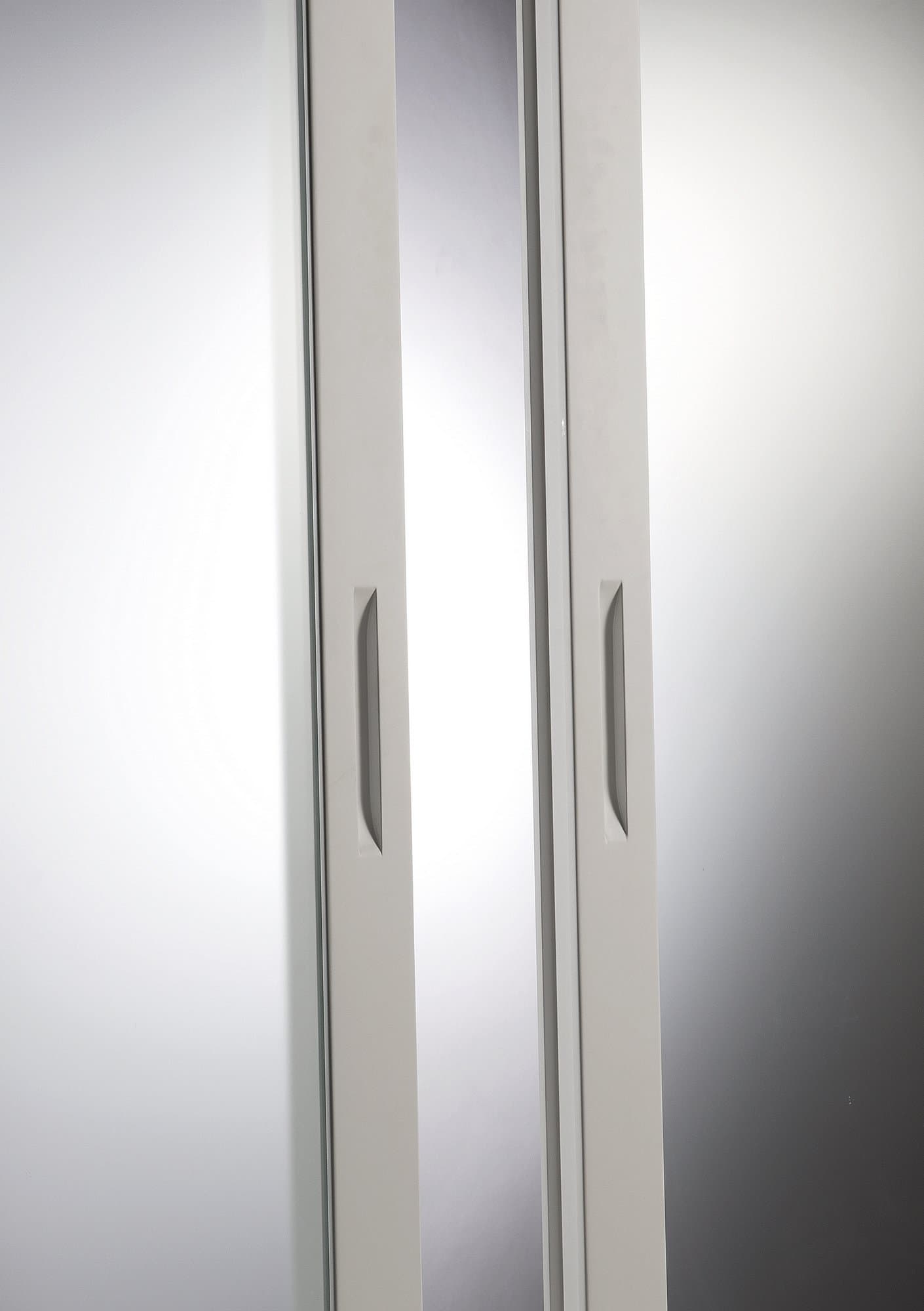 Ghizzi & Benatti
LITE
Glass door — 2