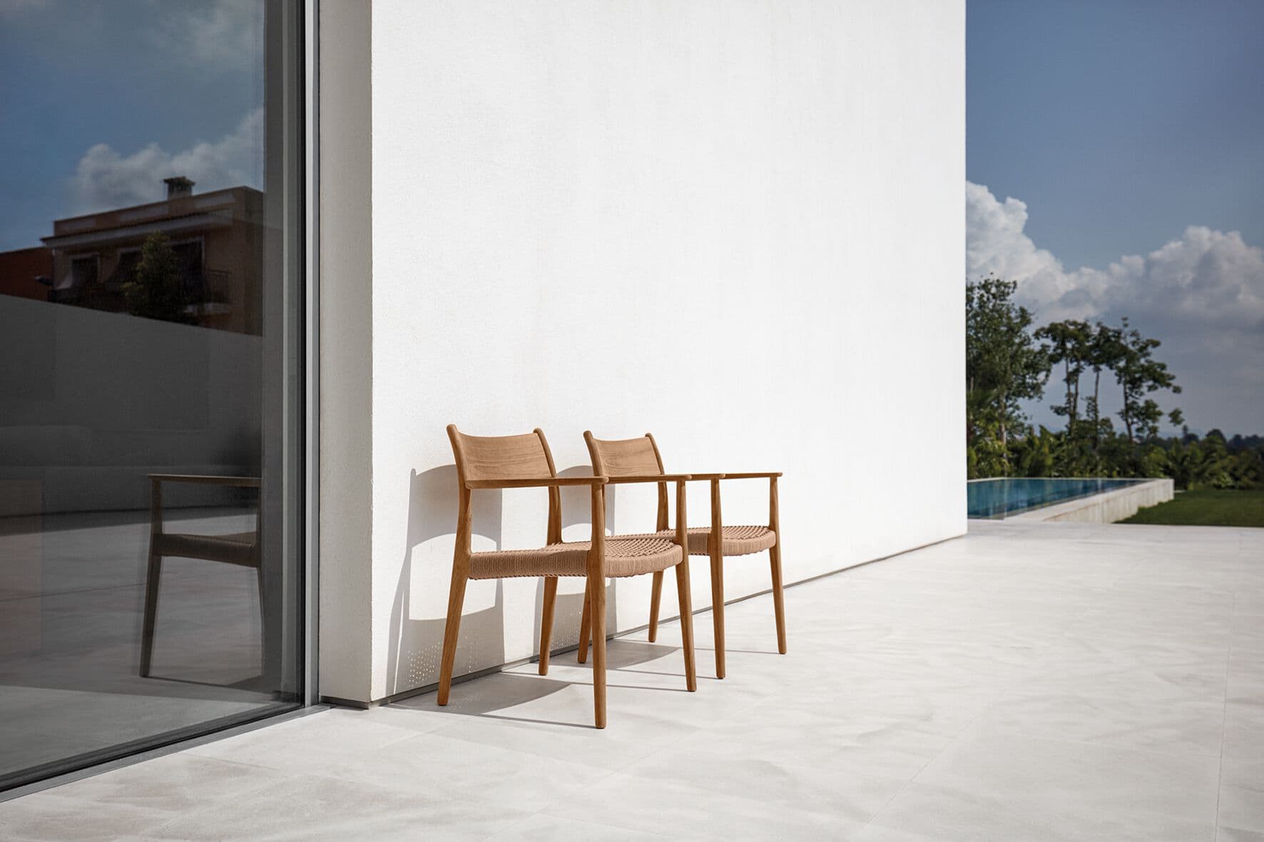 Gloster
LIMA
Teak garden chair — 7