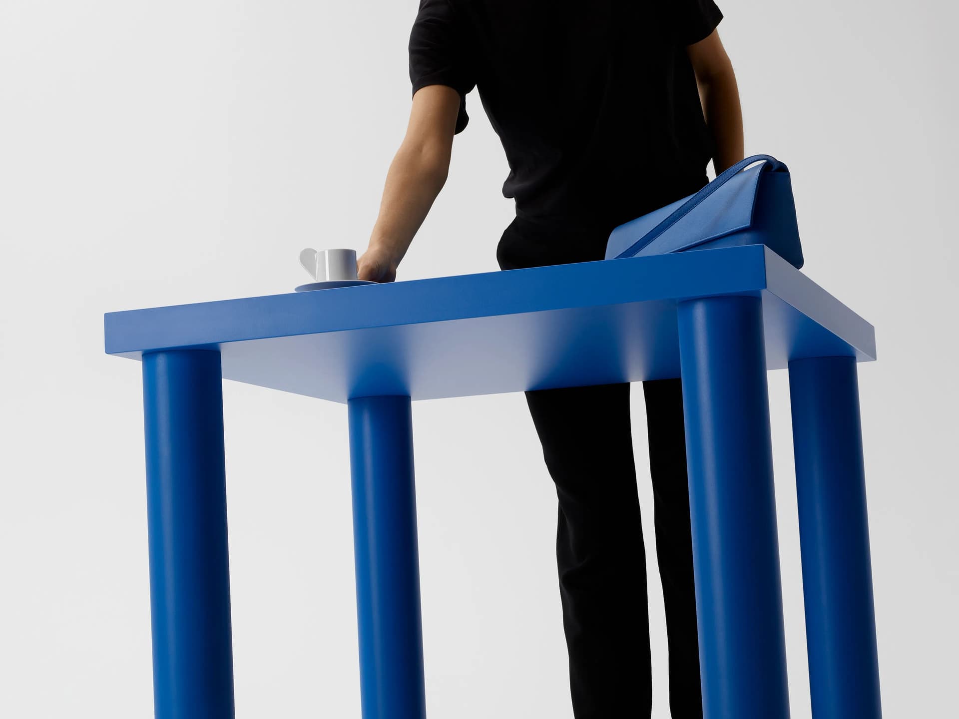 gumpo
pipo
Square wooden table