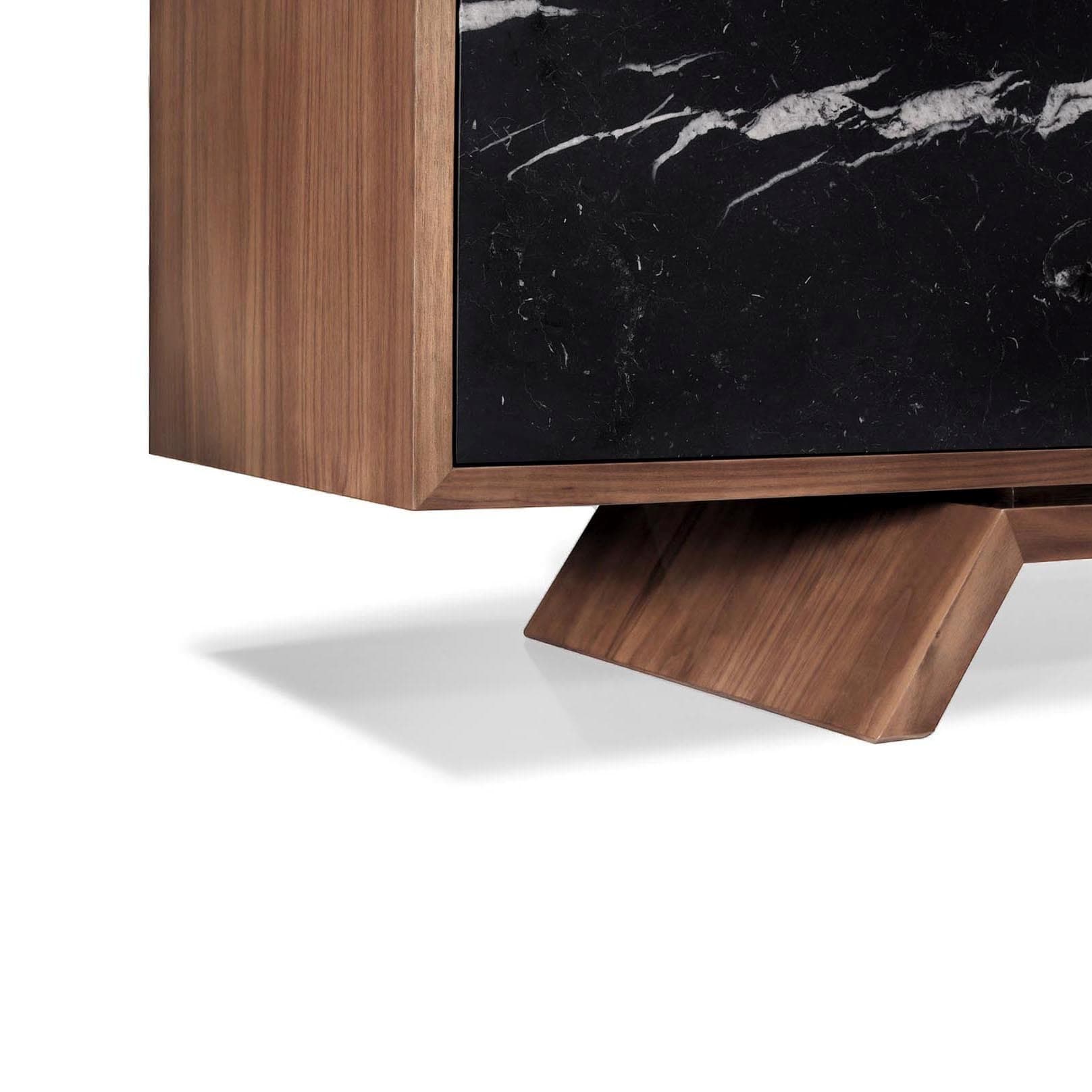 Hatt
BUTLER
Wooden sideboard — 17