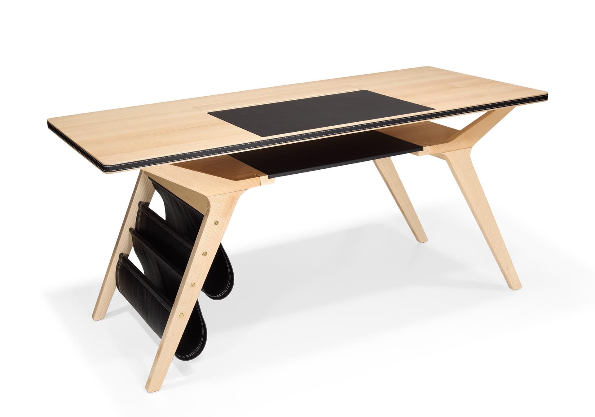 Hatt
MRS. NOTE
Wooden desk — 18