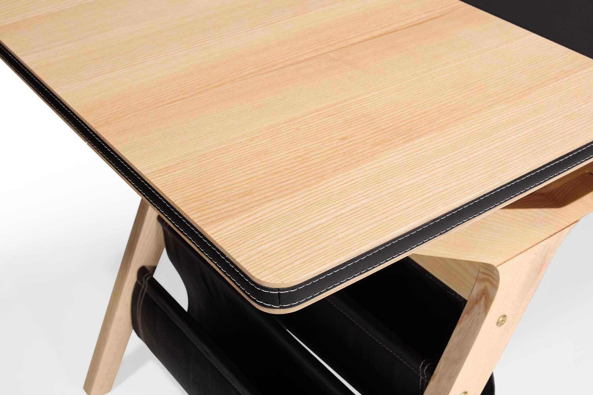 Hatt
MRS. NOTE
Wooden desk — 22