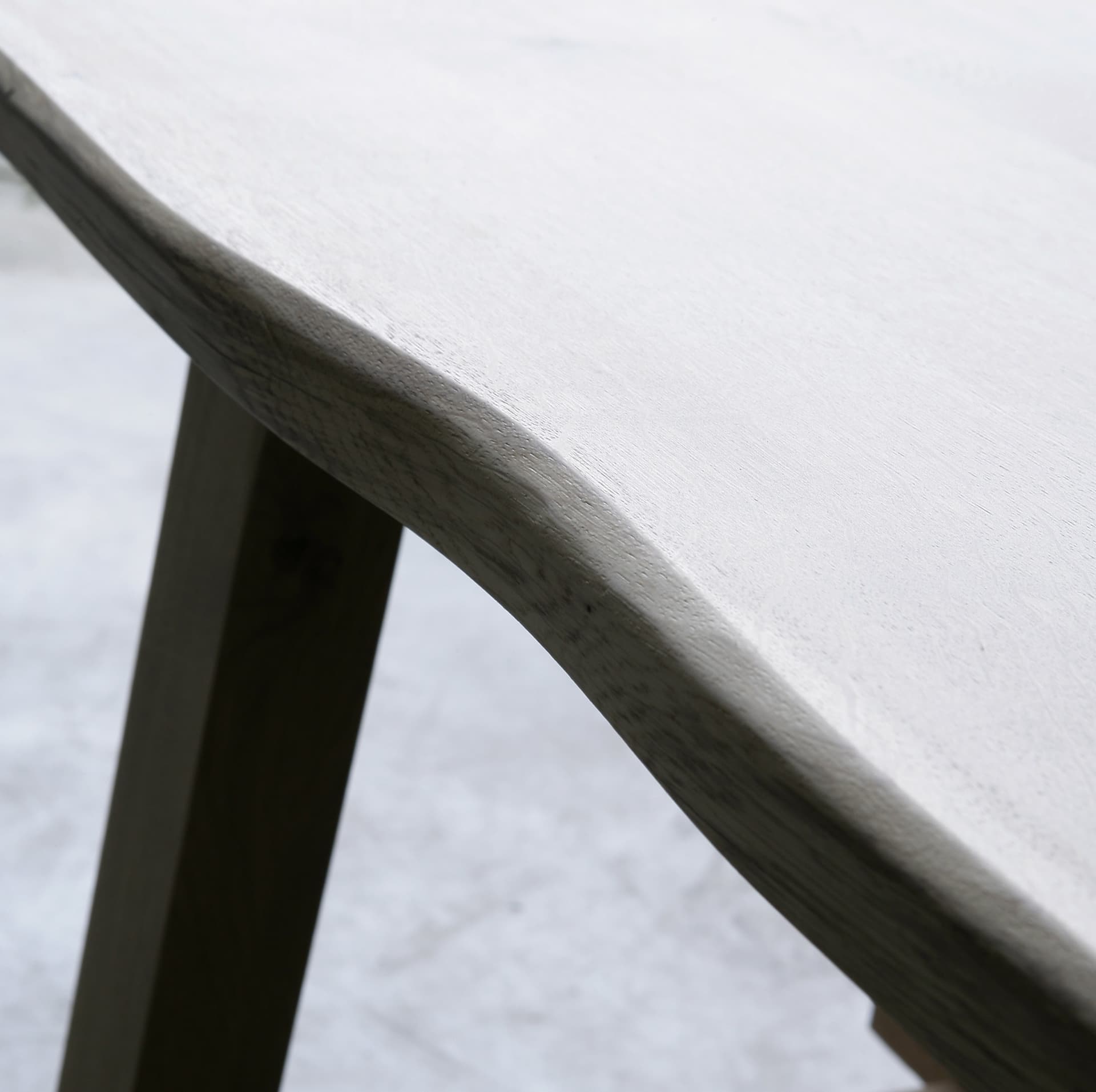 Heerenhuis
LARBUS
Oak table — 3