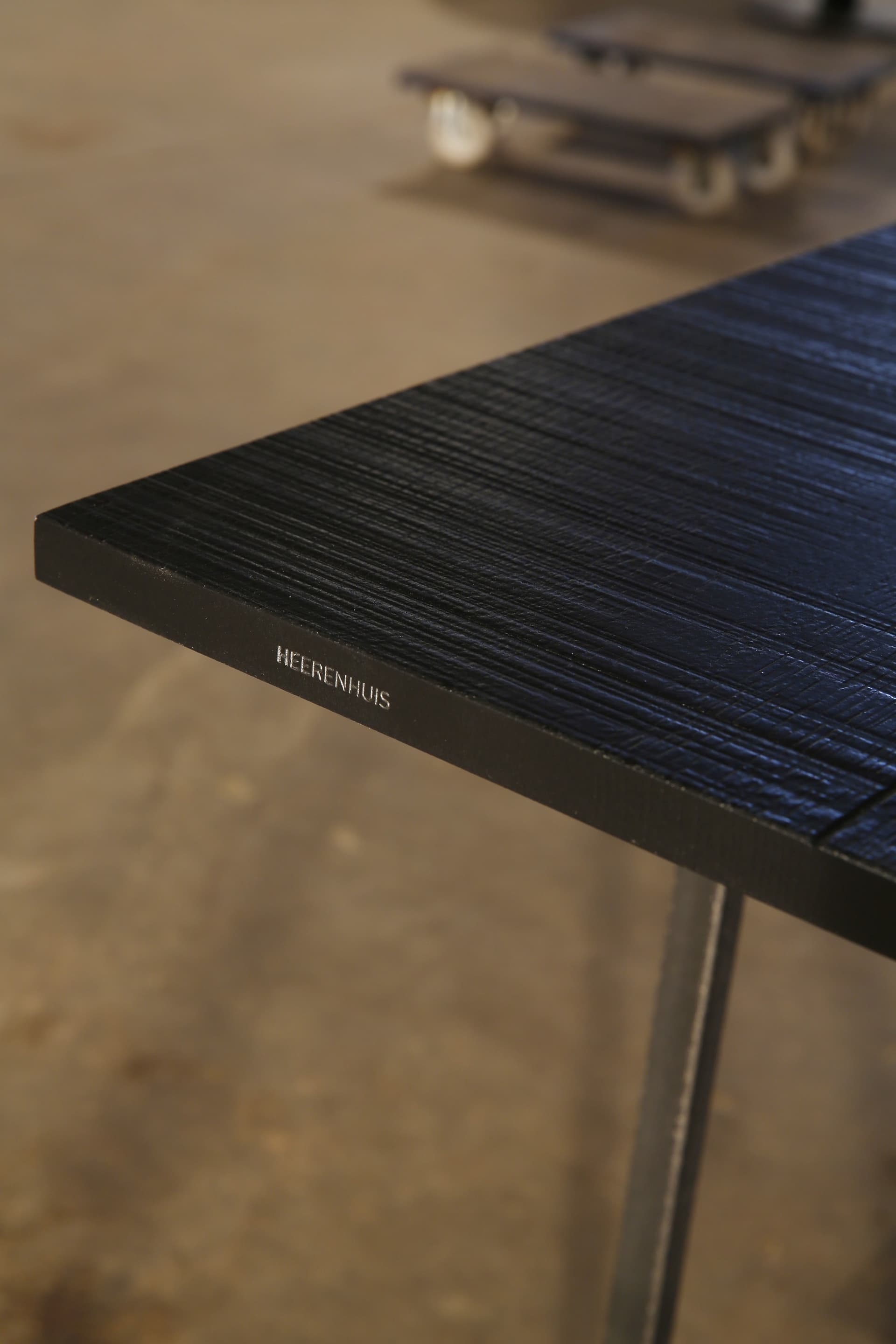 Heerenhuis
MESA NERO
Oak table — 4