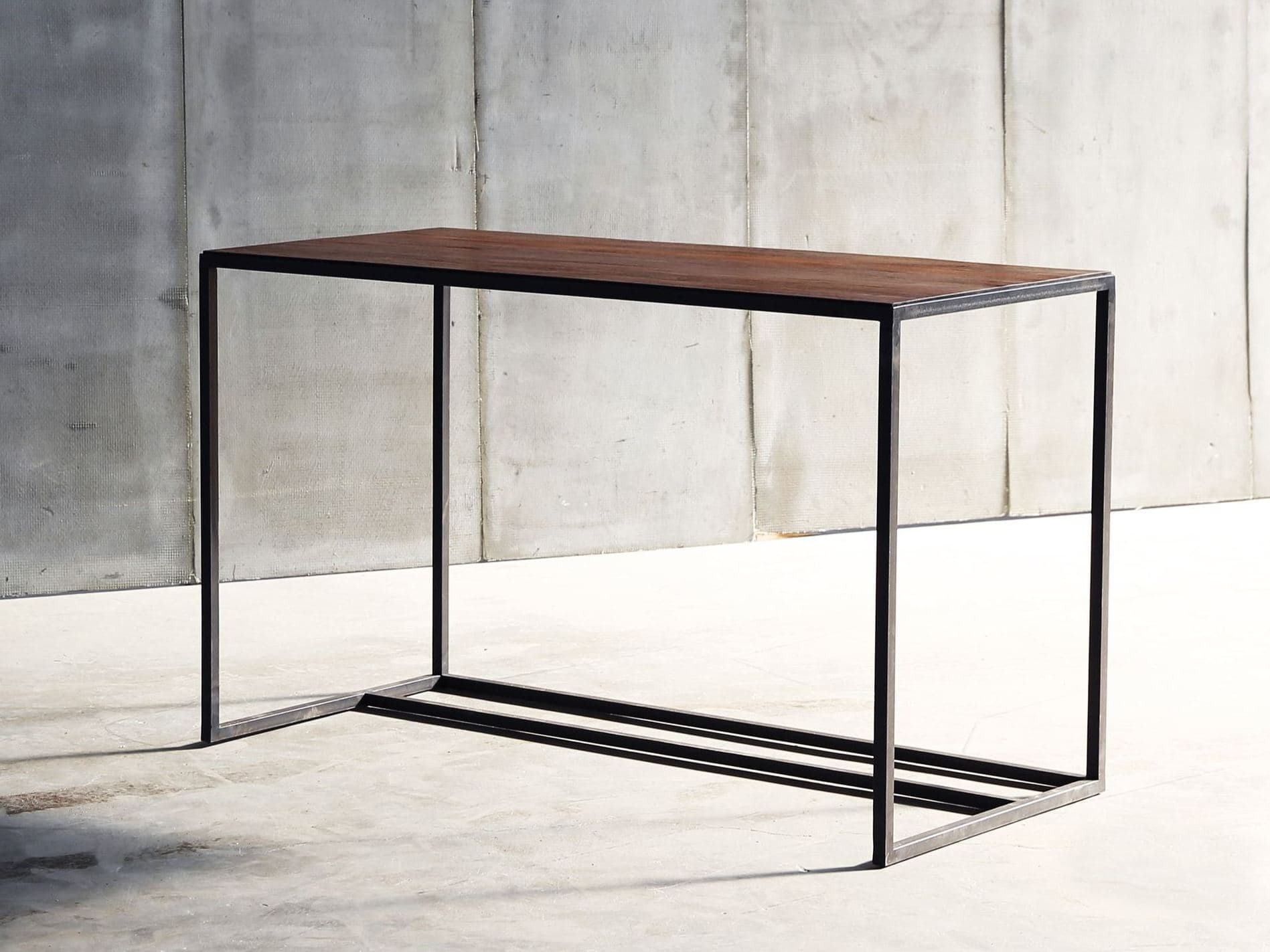 Heerenhuis
MESA
Teak desk — 1