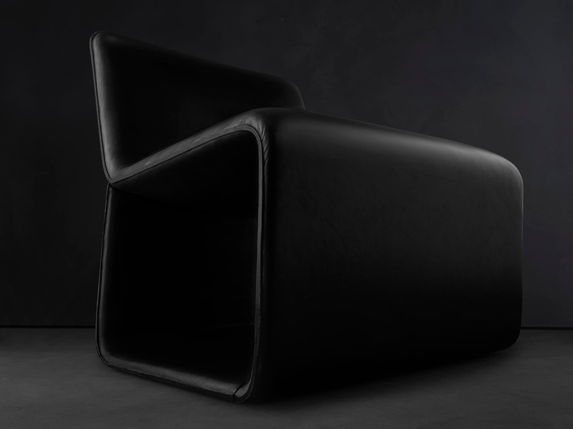 Henge
AUDACE
Leather chair — 4