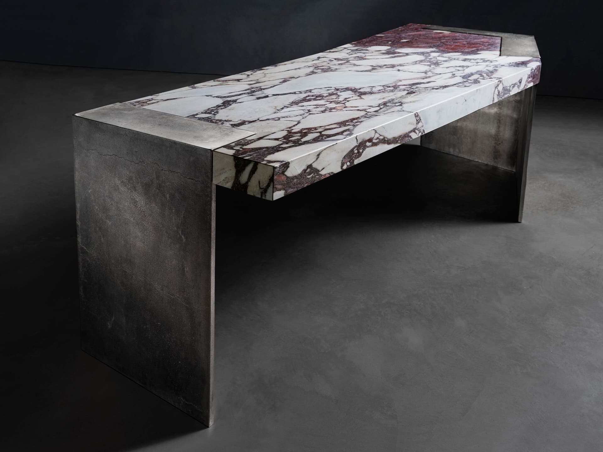 Henge
EXCALIBUR
Stone table — 8